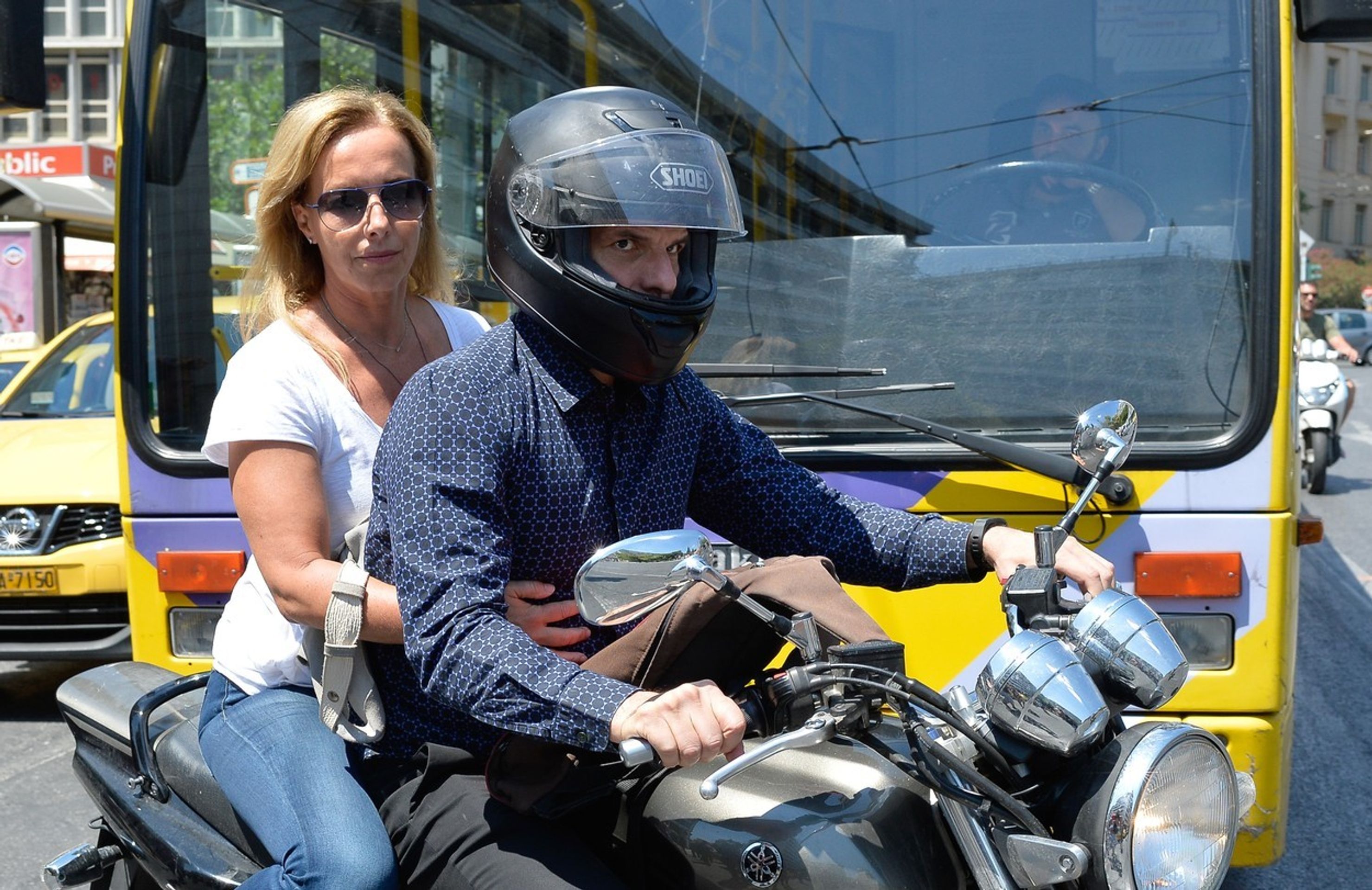 Janis Varufakis rezignoval a odjel na motorce - 5 - GALERIE: Janis Varufakis opouští řecké ministerstvo financí (4/5)