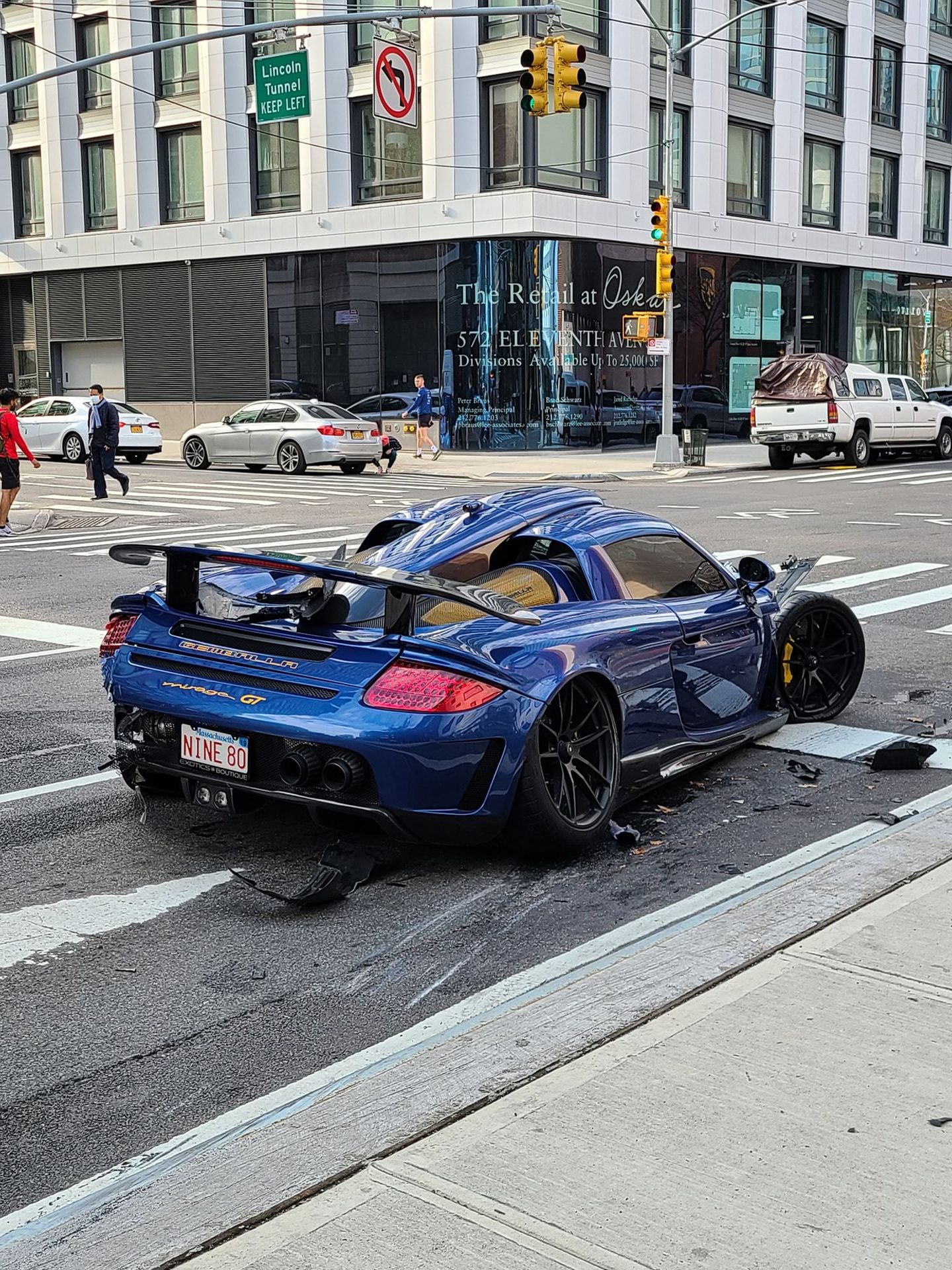 Zničený supersport Gemballa Mirage GT - 5 - Fotogalerie: Takhle dopadl milionářův vzácný supersport (3/4)