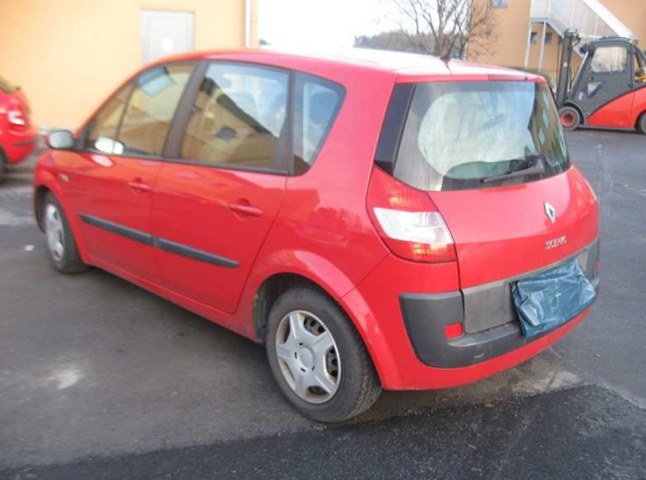Dražba - Renault Megane Scenic (benzin), Vyvolávací cena: 17.000,- - GALERIE: Dražba motorových vozidel (31/51)