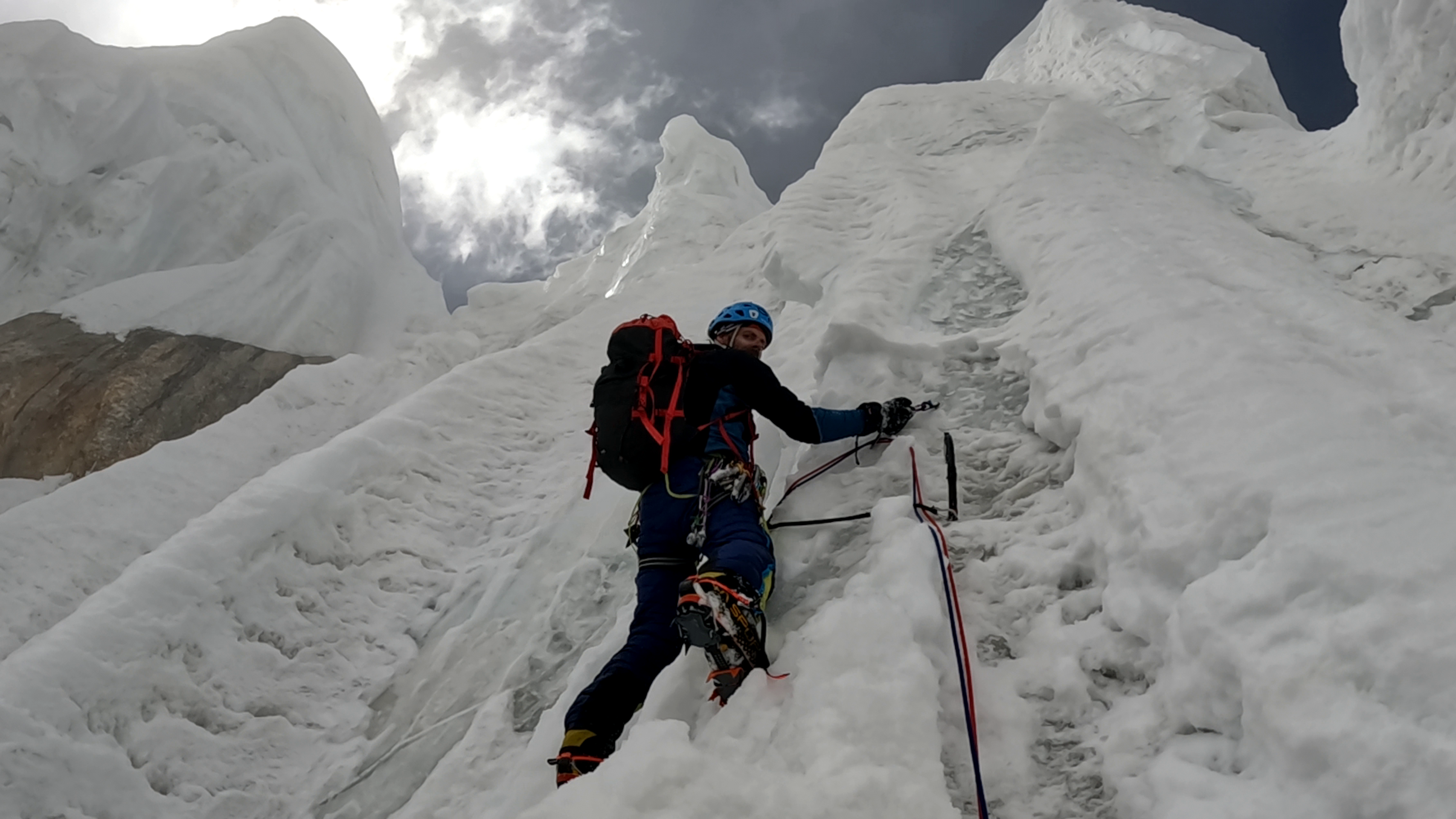 Zdeněk Hák a Radoslav Groh vylezli impozantní jihozápadní stěnou šestitisícového Hunza Peaku - Čeští horolezci vystoupali na legendární horu Hunza Peak v Pákistánu (7/9)