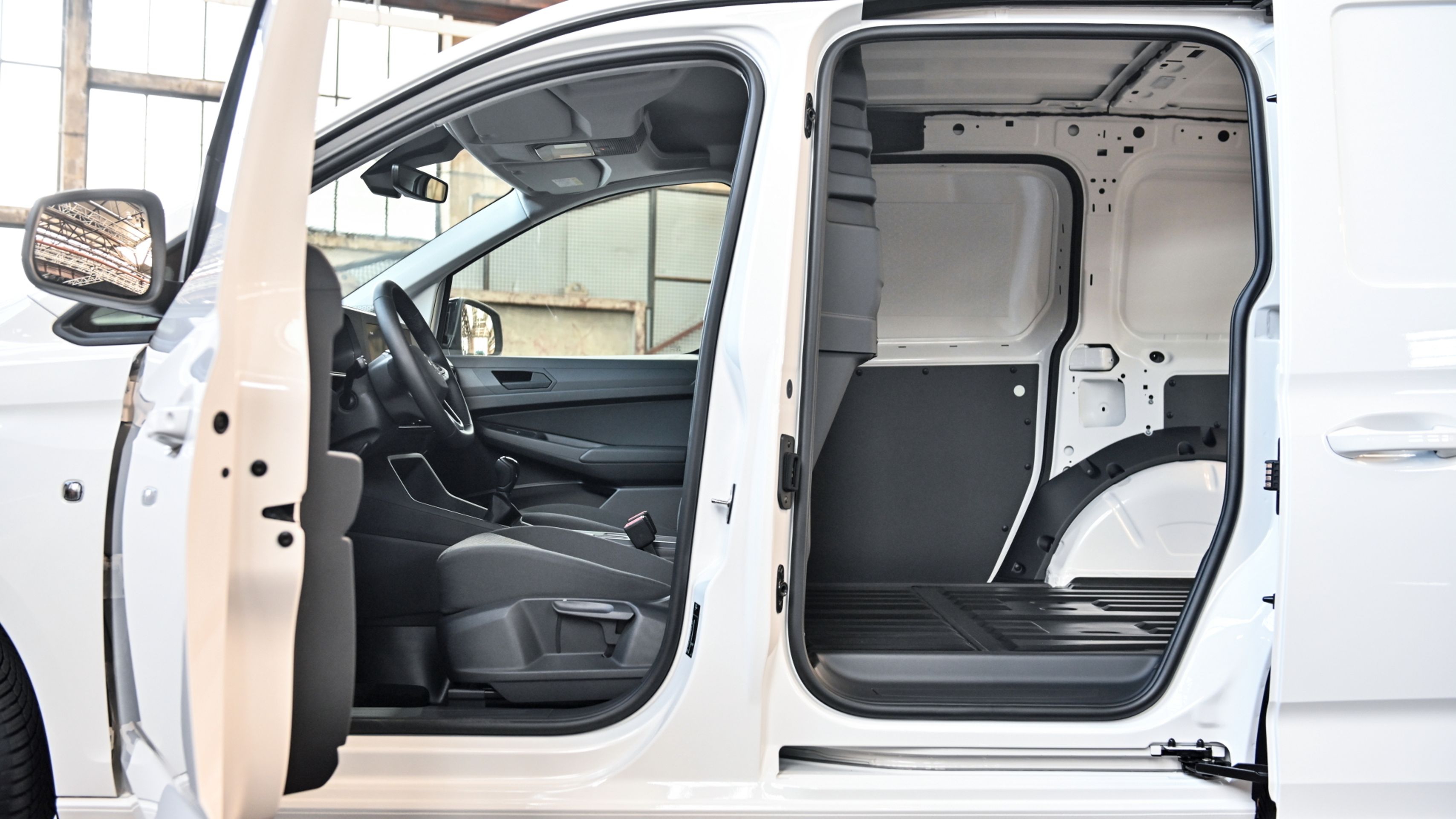 Volkswagen Caddy Cargo - 10 - Fotogalerie: Nový Caddy jako dříč, obytňák i auto pro rodinu (38/43)