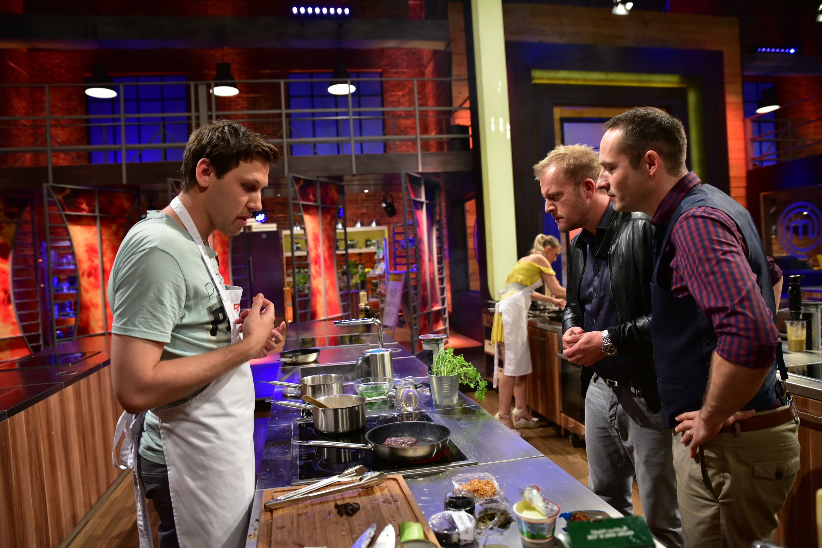 Natáčení pořadu MasterChef se změnilo v drama. Soutěžící skončil s popáleninami! - 2 - GALERIE: Natáčení pořadu MasterChef se změnilo v drama. Soutěžící skončil s popáleninami! (2/7)