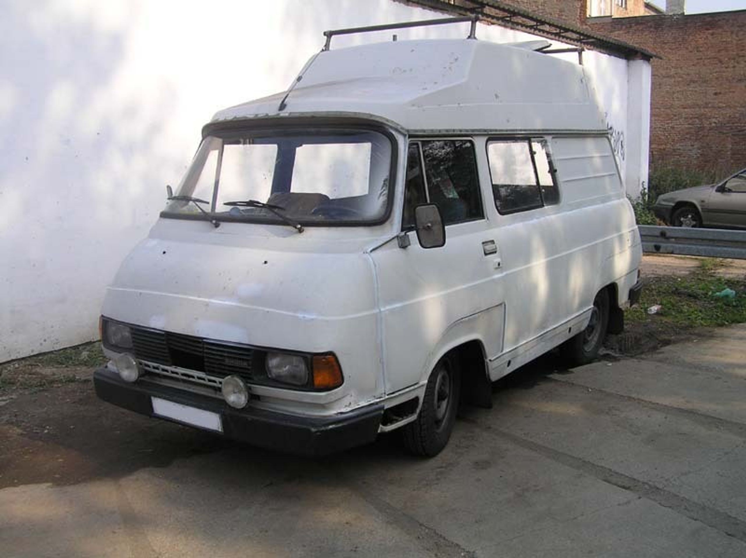 Kultovní Škoda 1203 - 47 - Fotogalerie: Kultovní “dvanda“ slaví. Podívejte se na originální úpravy (8/39)