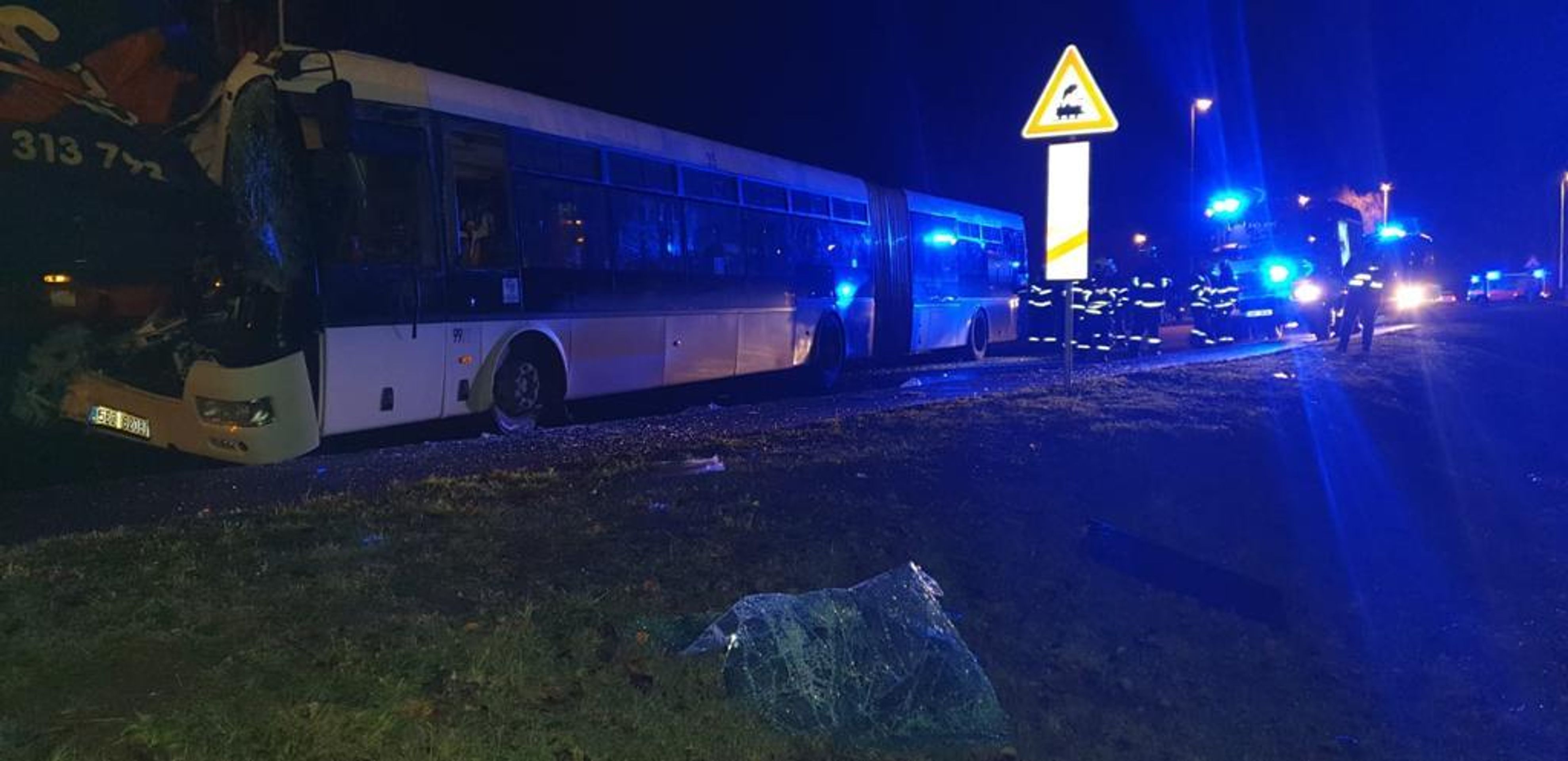 Nehoda autobusu v Horních Počernicích - 9 - GALERIE: Nehoda autobusu v Horních Počernicích (3/11)