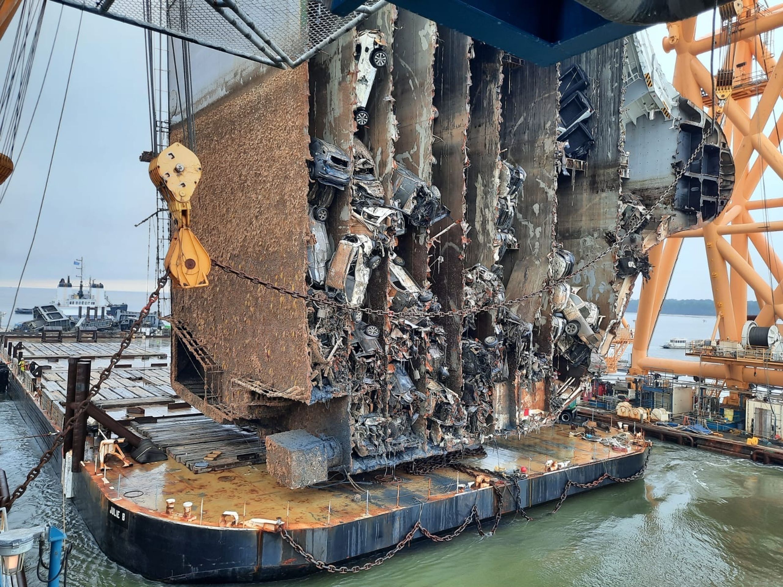 Útroby havarované lodi Golden Ray - 38 - Fotogalerie: Fascinující pohled do útrob ztroskotané lodi (1/19)