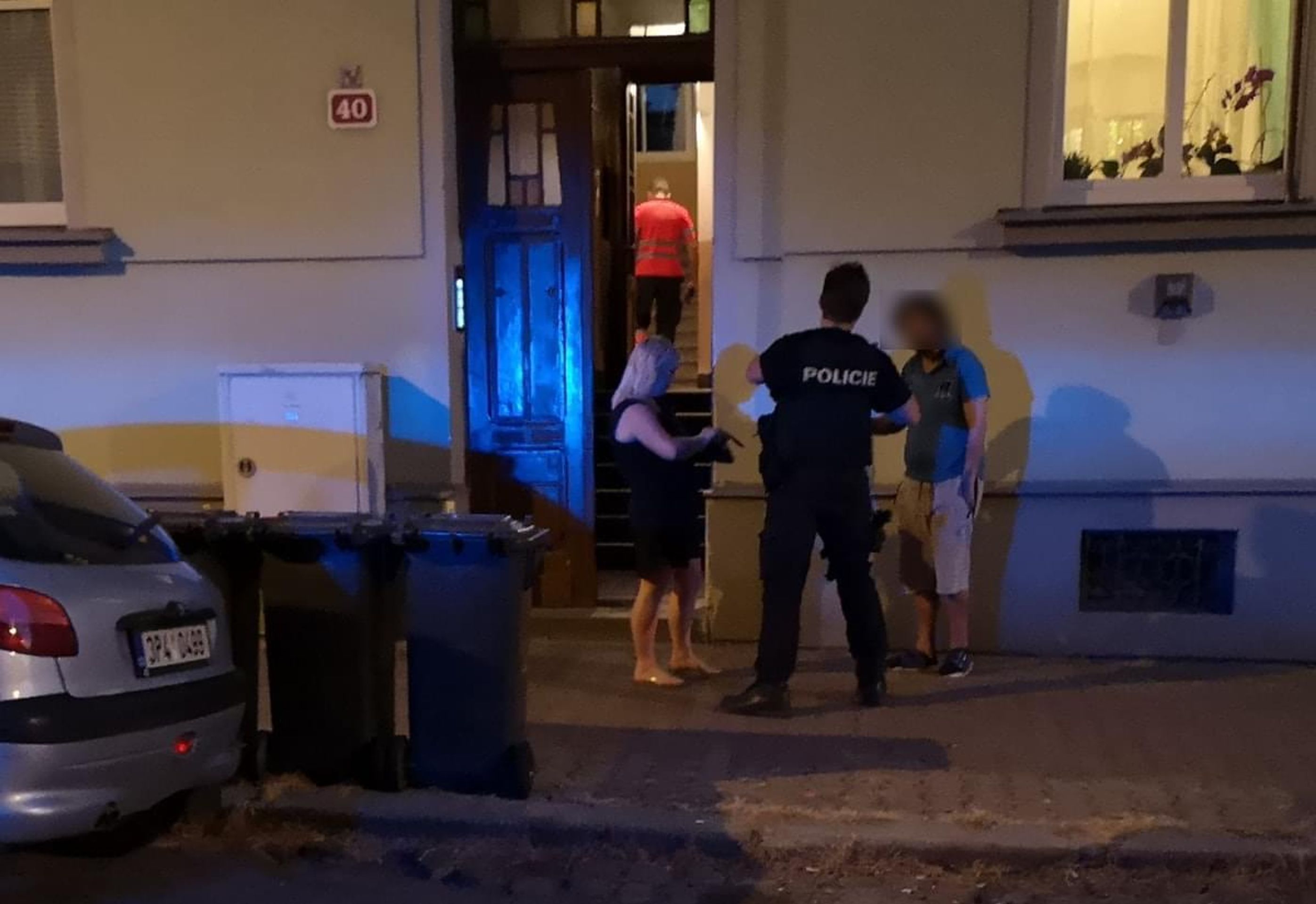Muž z Plzně se udusil vlastní vahou - 3 - GALERIE: Muž se udusil v okně (4/4)