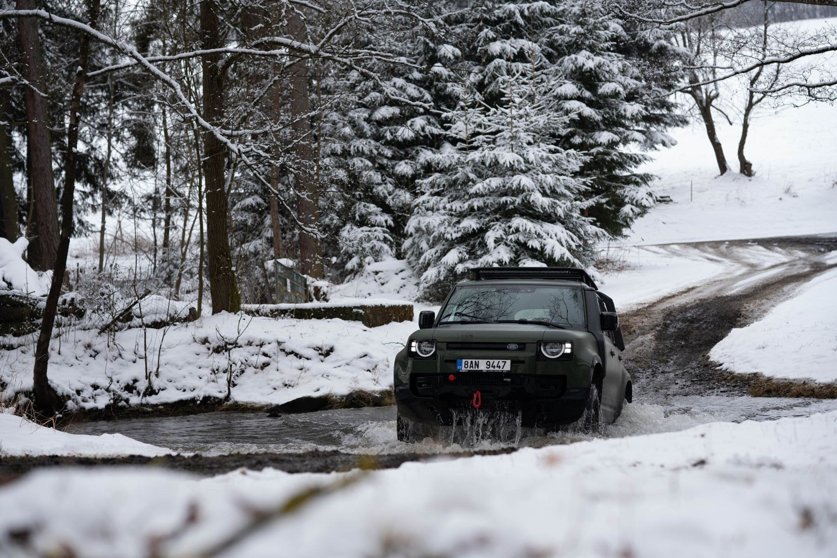 Land Rover Defender 110 upravený pro bezpečnostní složky - 29 - Fotogalerie: Speciální landrover pro bezpečnostní složky (12/18)