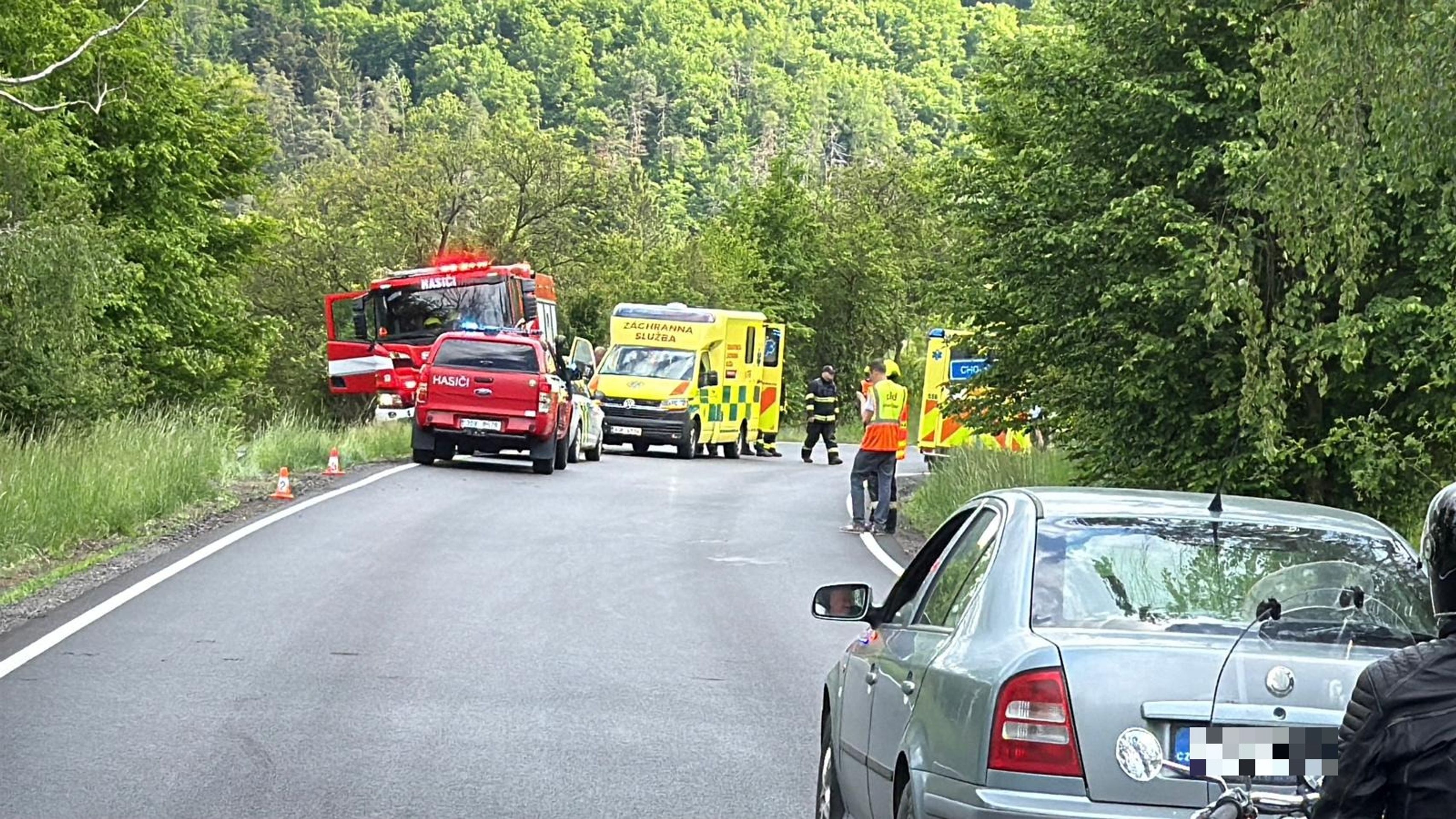Nehoda autobusu u obce Borotice na Příbramsku - Nehoda autobusu u obce Borotice na Příbramsku (6/9)