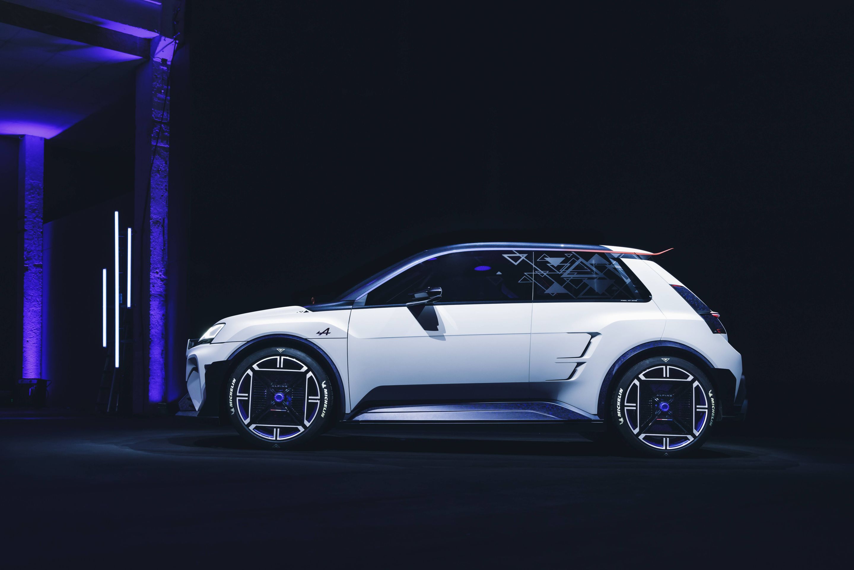 Alpine A290 Beta - Značka Alpine představila koncepční hot hatch A290 Beta (2/18)