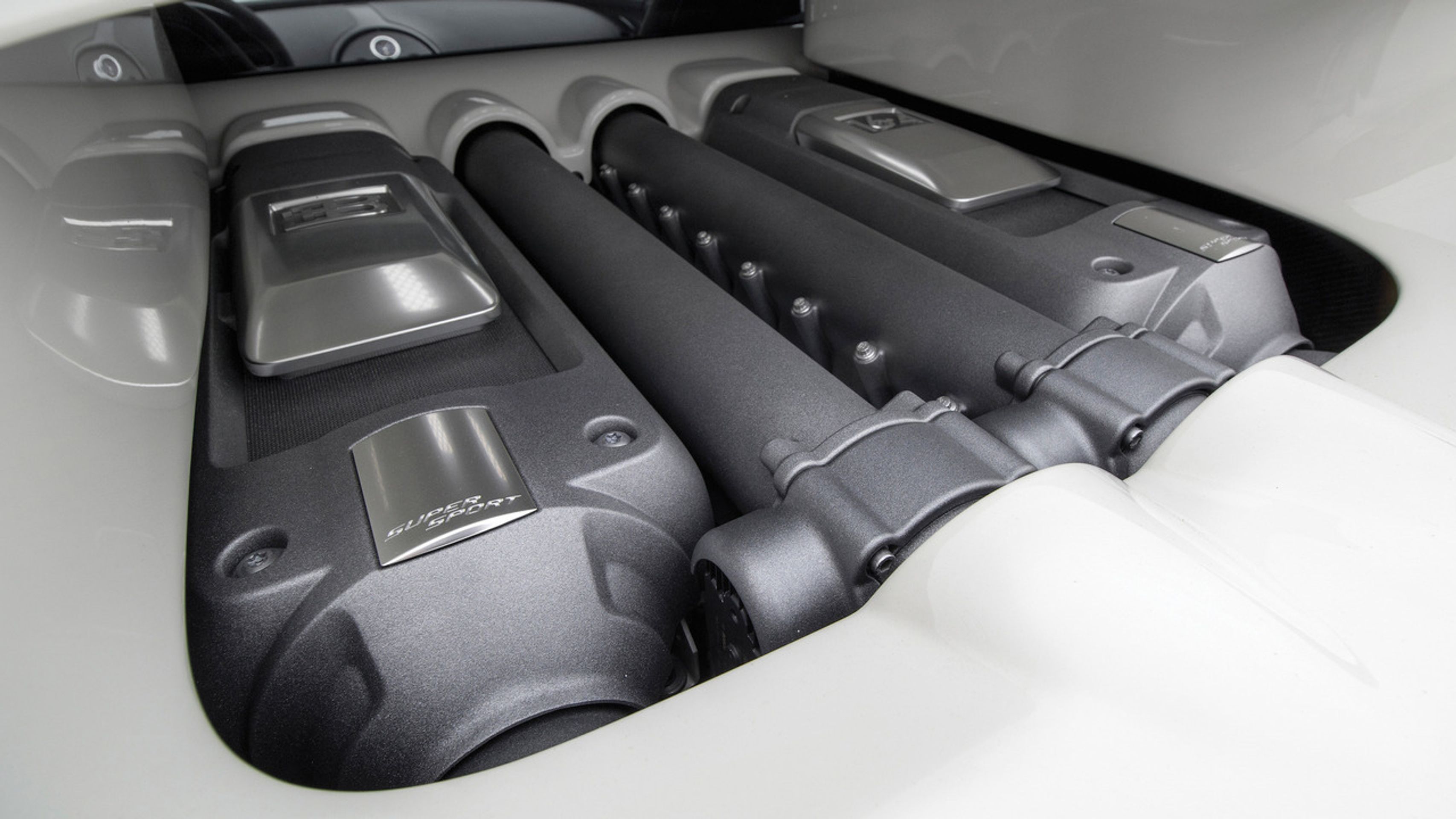 Veyron - 18 - GALERIE: Poslední vyrobený Veyron na prodej (5/9)