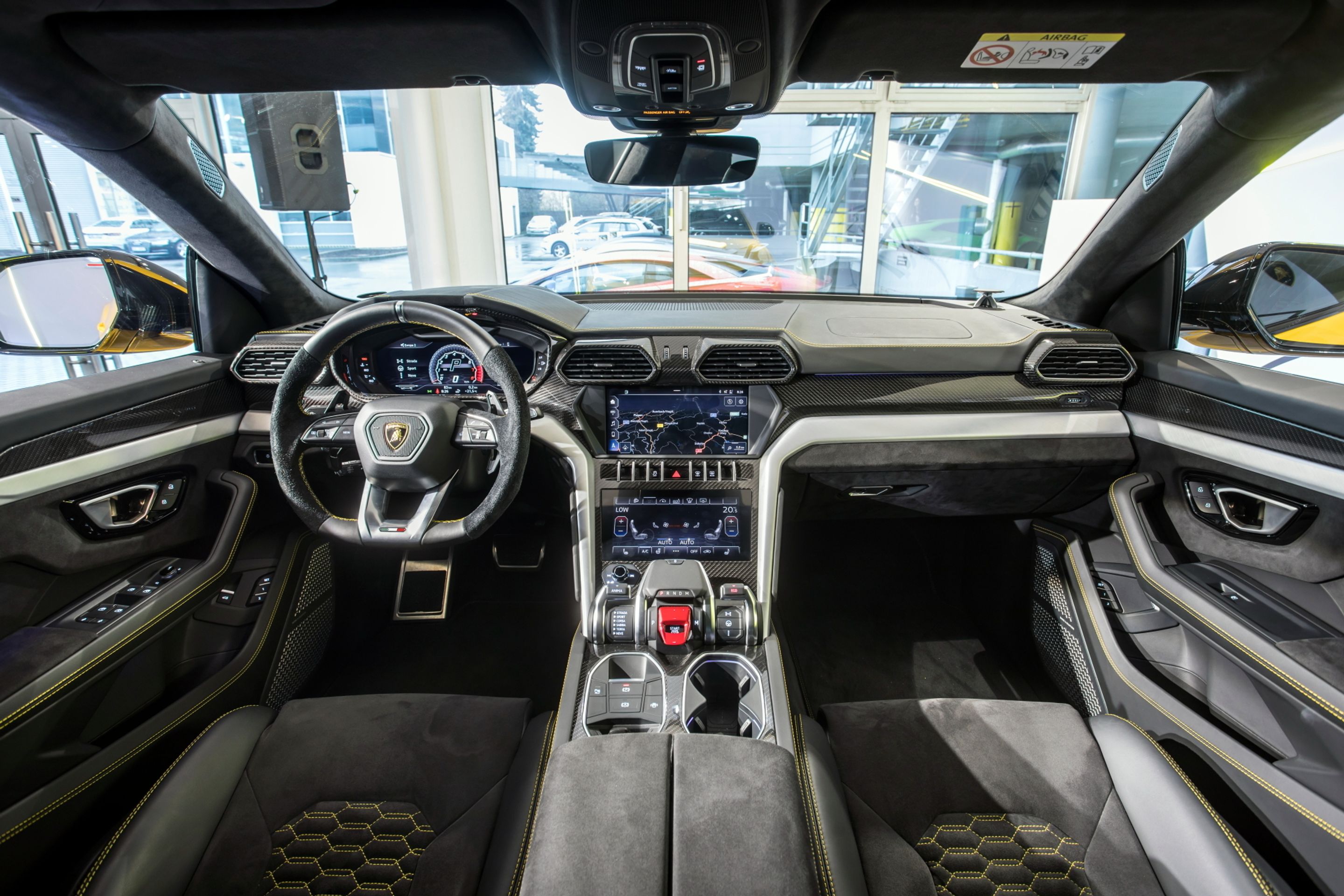 Lamborghini Urus - 14 - Fotogalerie: Nejdrsnější SUV Lamborghini Urus (20/30)
