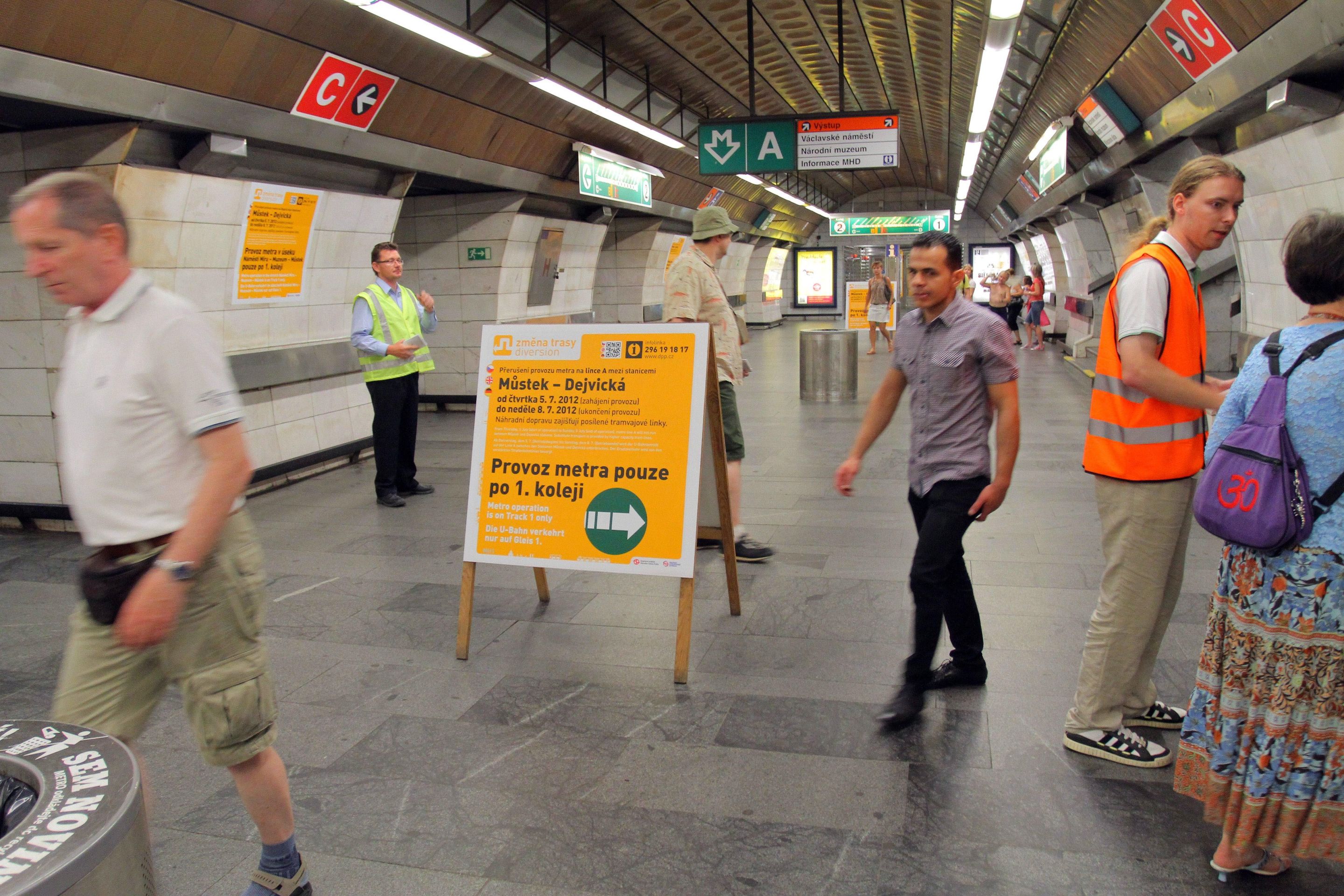 Uzavřená trasa A pražského metra - 3 - Uzavřené metro na lince A (8/10)