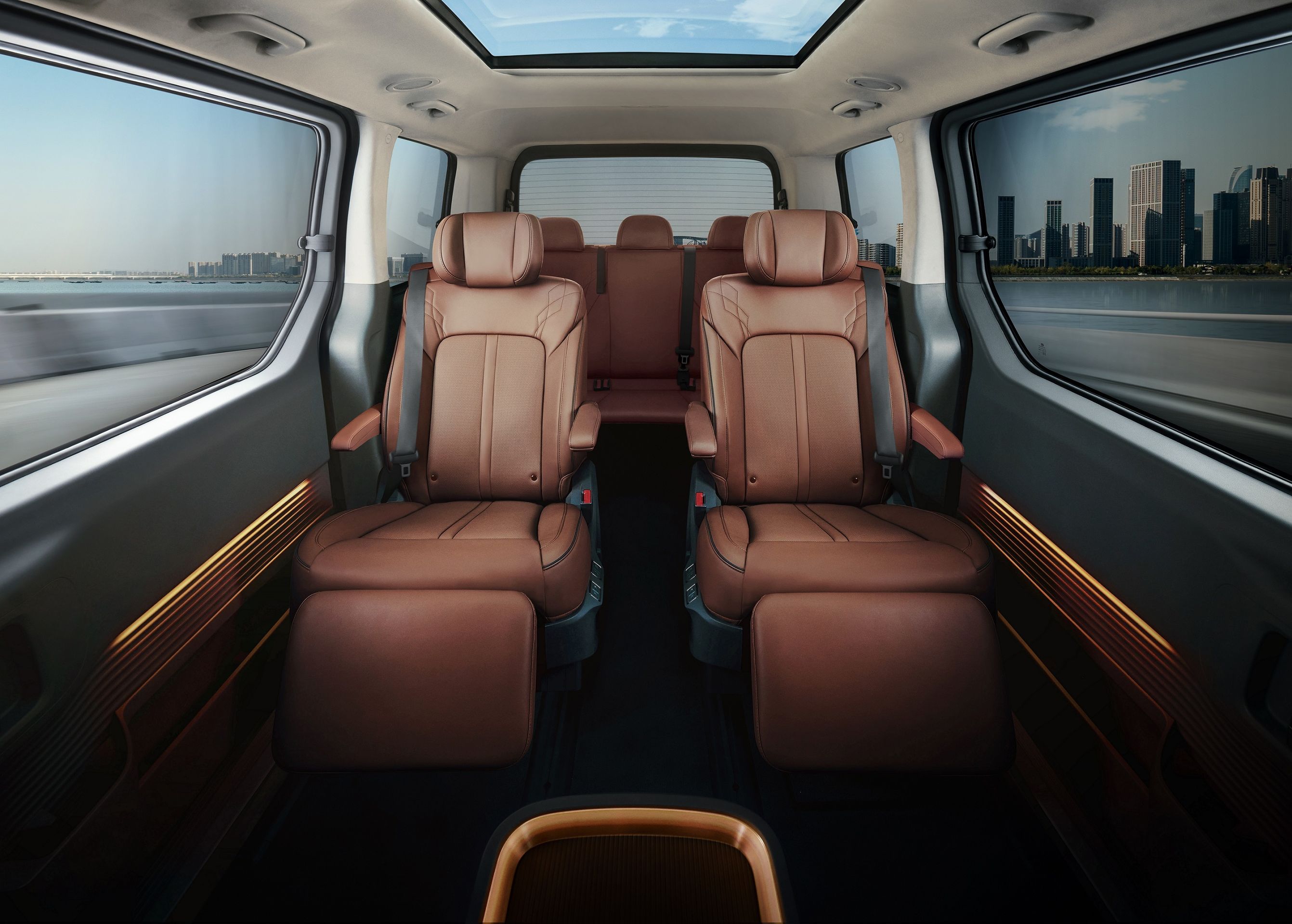 Hyundai Staria - 15 - Fotogalerie: Parádní dodávka s futuristickým vzhledem Hyundai Staria (5/16)
