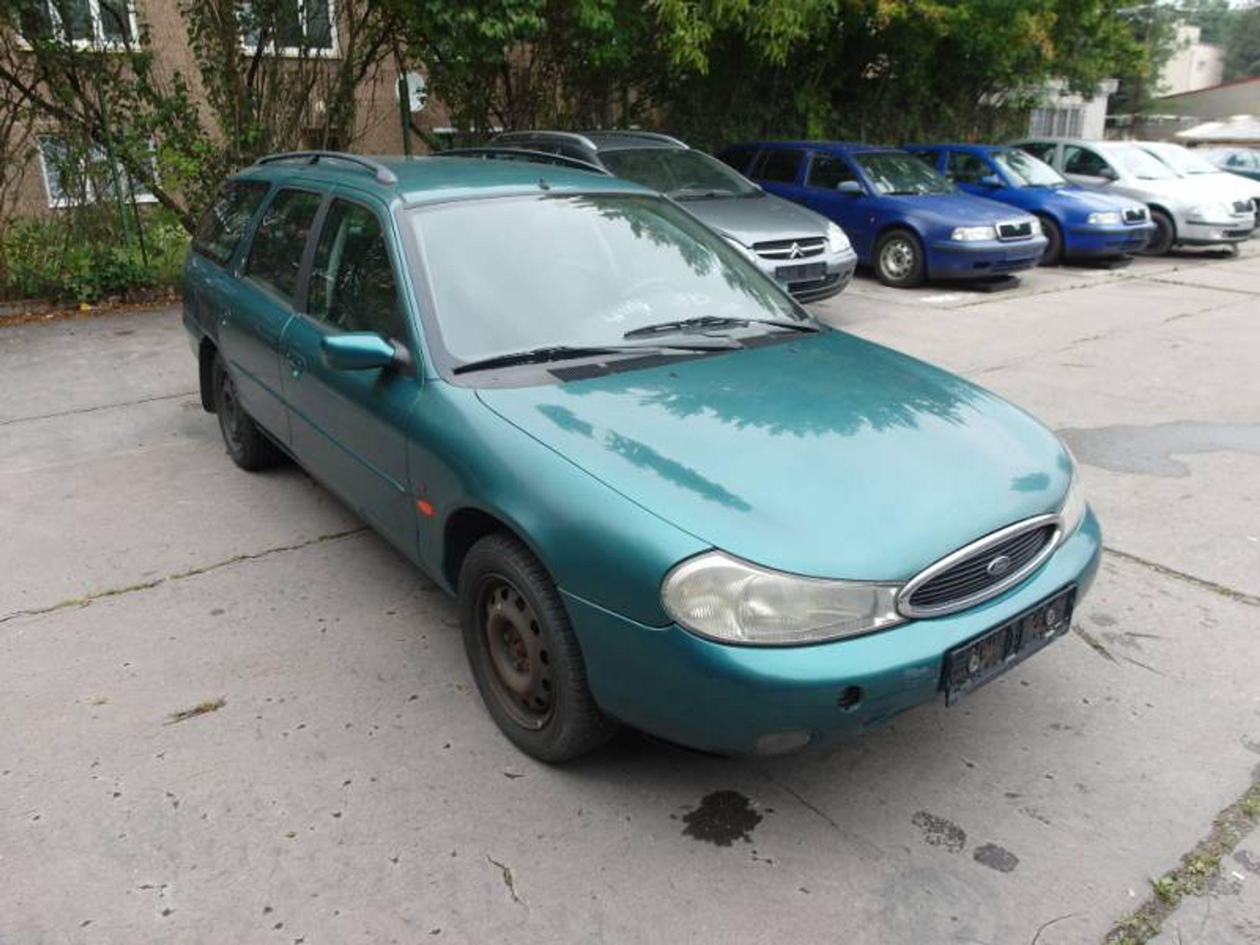 Dražba nepotřebného majetku - Ford Mondeo - GALERIE: Stát prodává nepotřebný majetek (4/7)