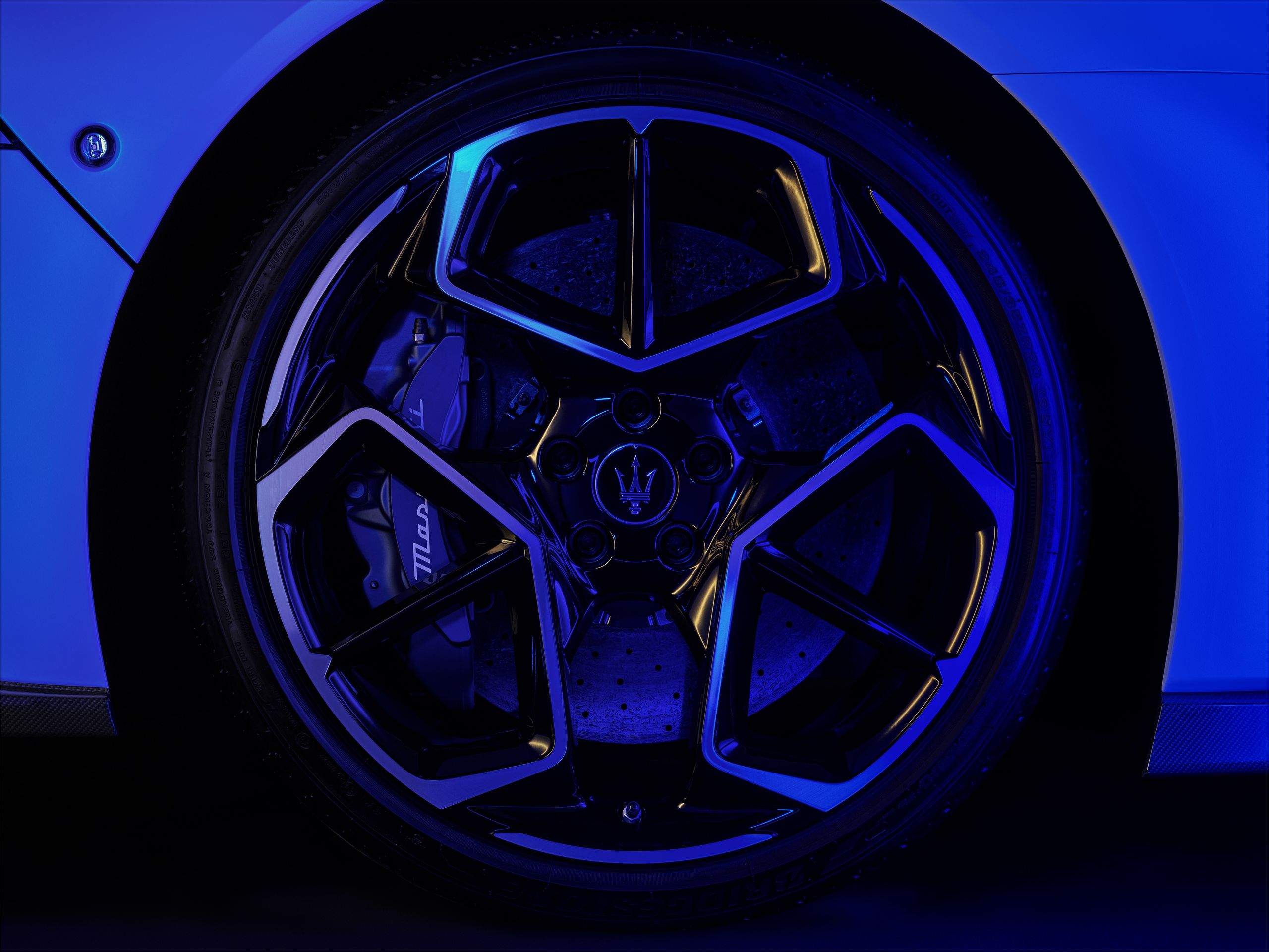 Supersport Maserati MC20 - 53 - Fotogalerie: Luxusní supersport Maserati MC20 (24/32)