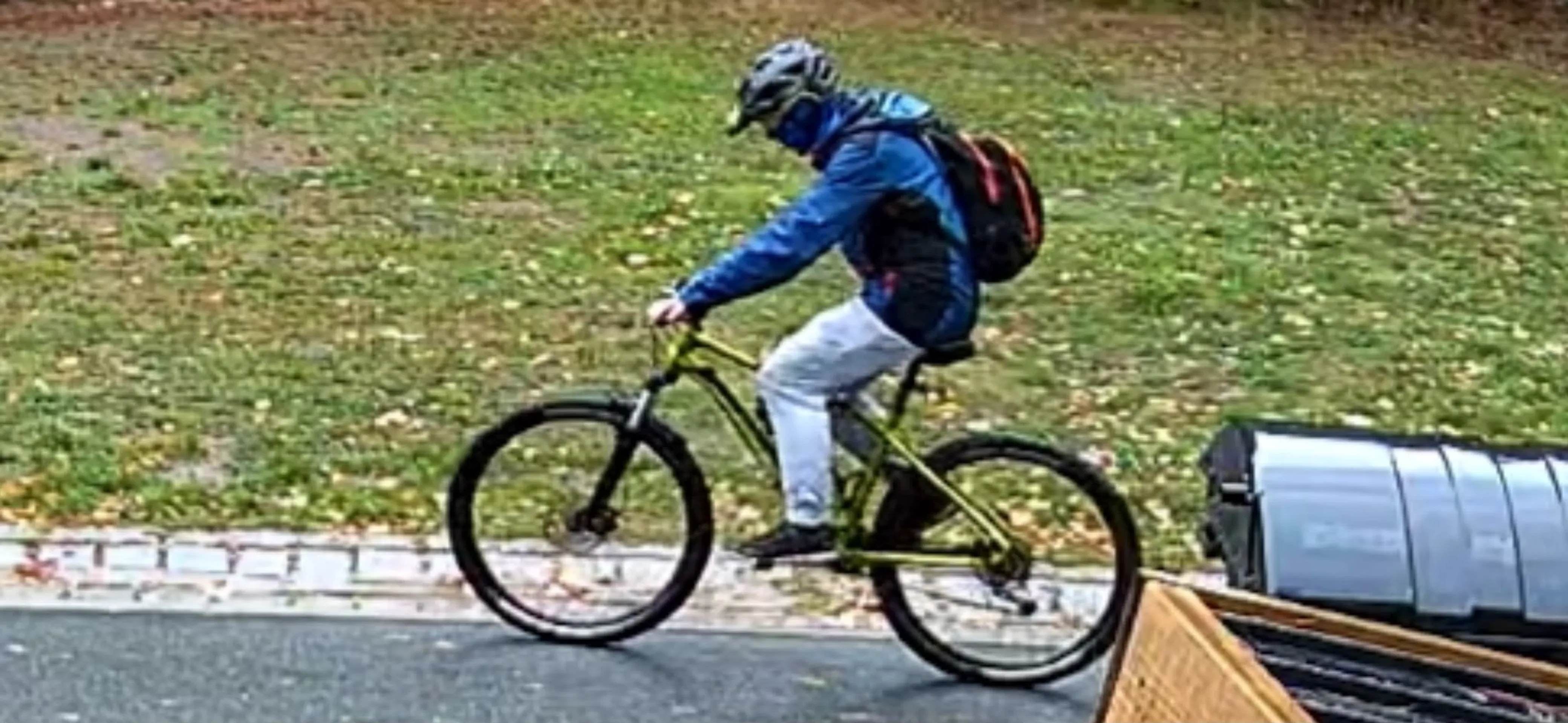 Pátráme po muži, který u Boleveckého rybníka v Plzni napadl ženu (1) - Pátrání po cyklistovi (4/4)