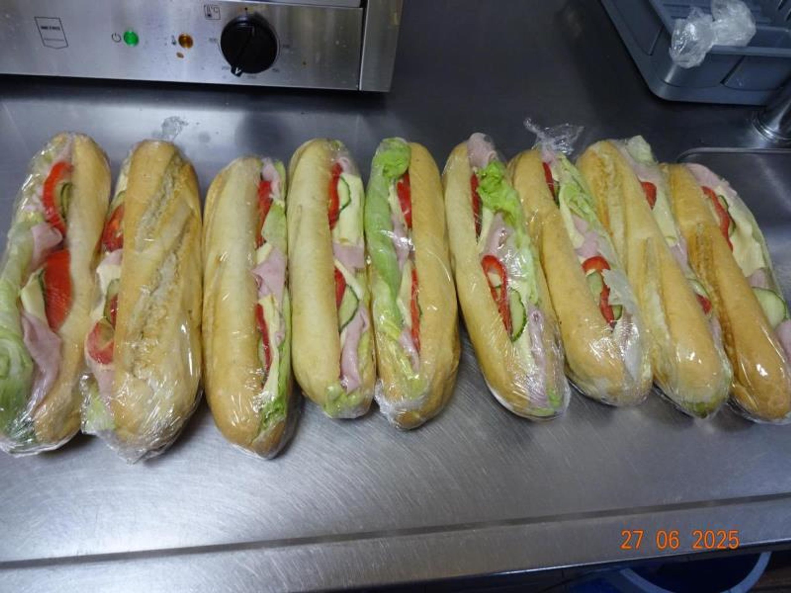 BAGETA ŠUNKA SÝR VELKÁ 240 g (1) - Bagety (3/6)