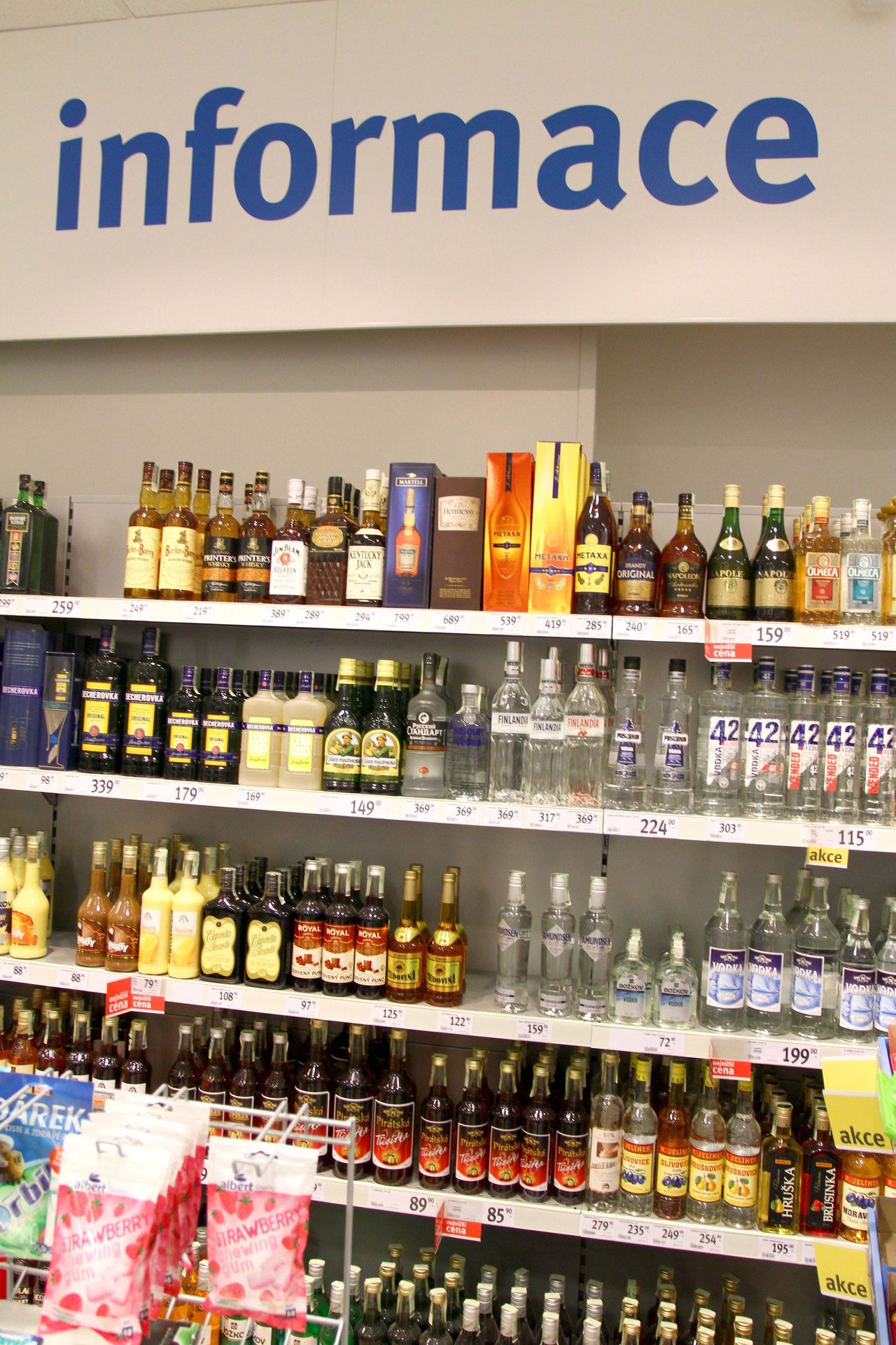 Prodejny stahují alkohol z pultů - 12 - Obchody stahují alkohol z regálů (5/15)