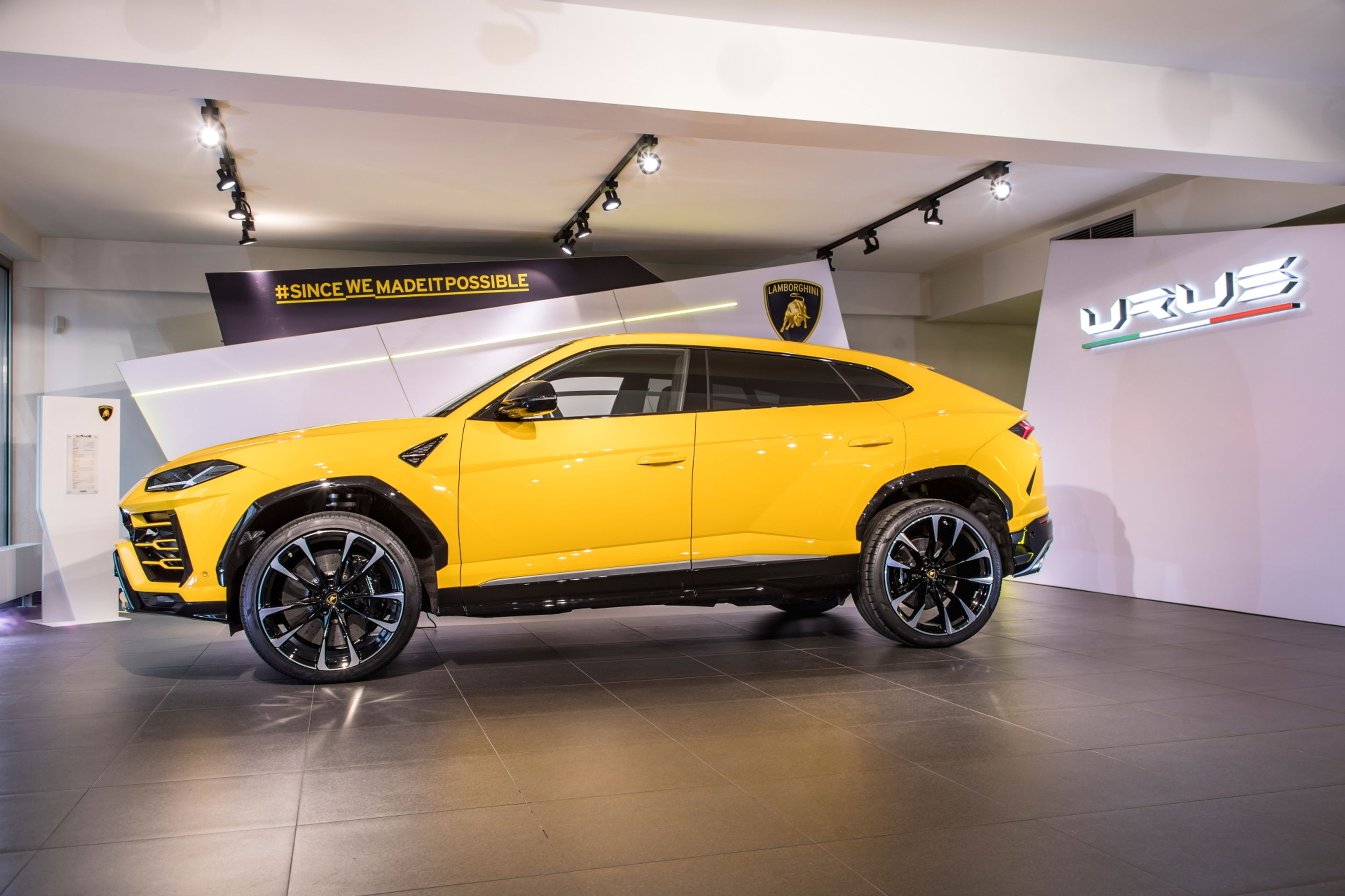 Lamborghini Urus - 4 - Fotogalerie: Nejdrsnější SUV Lamborghini Urus (3/30)