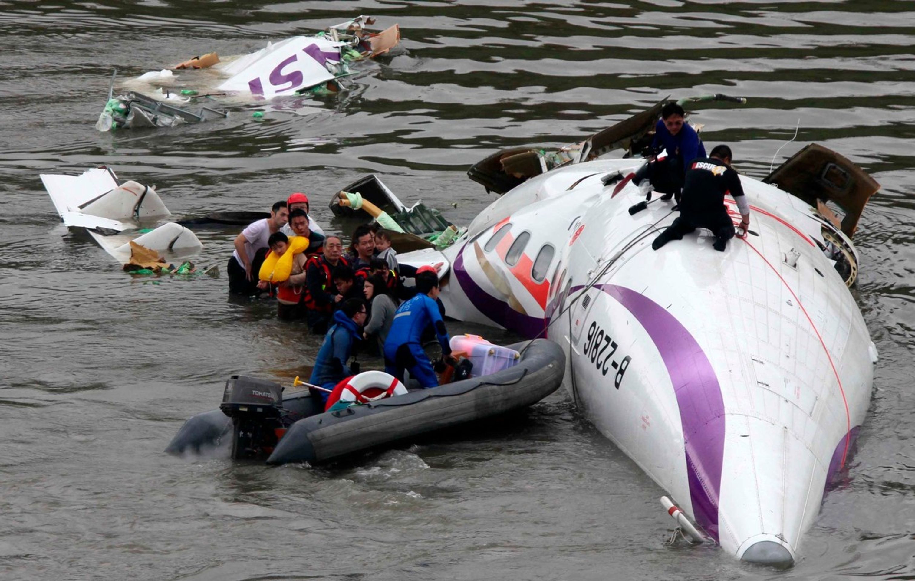 Letecké katastrofy - TransAsia Airways GE-235 - GALERIE: Letecké katastrofy (4/6)