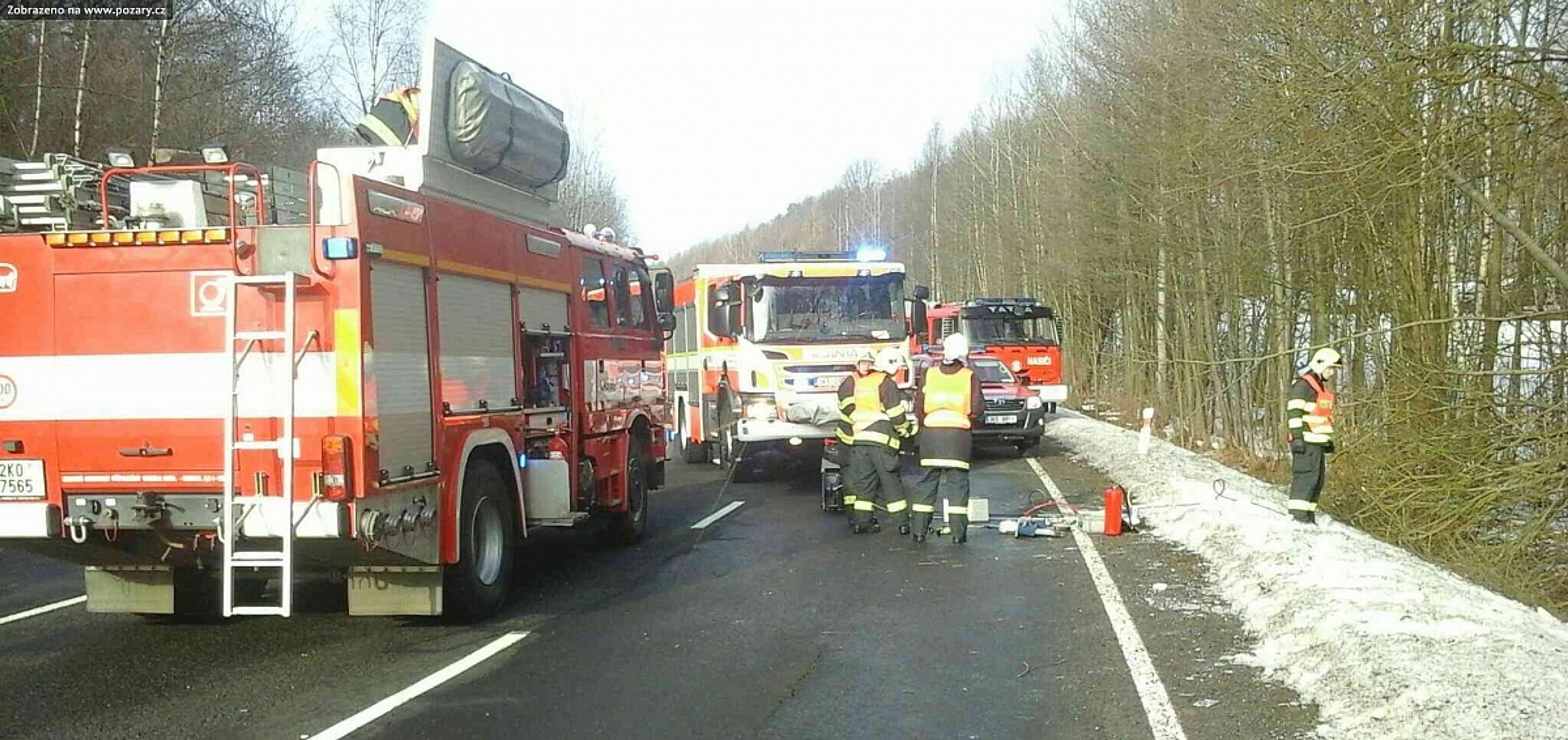 Auto mezi stromy v Boučí - 6 - GALERIE: Auto mezi stromy v Boučí (10/15)