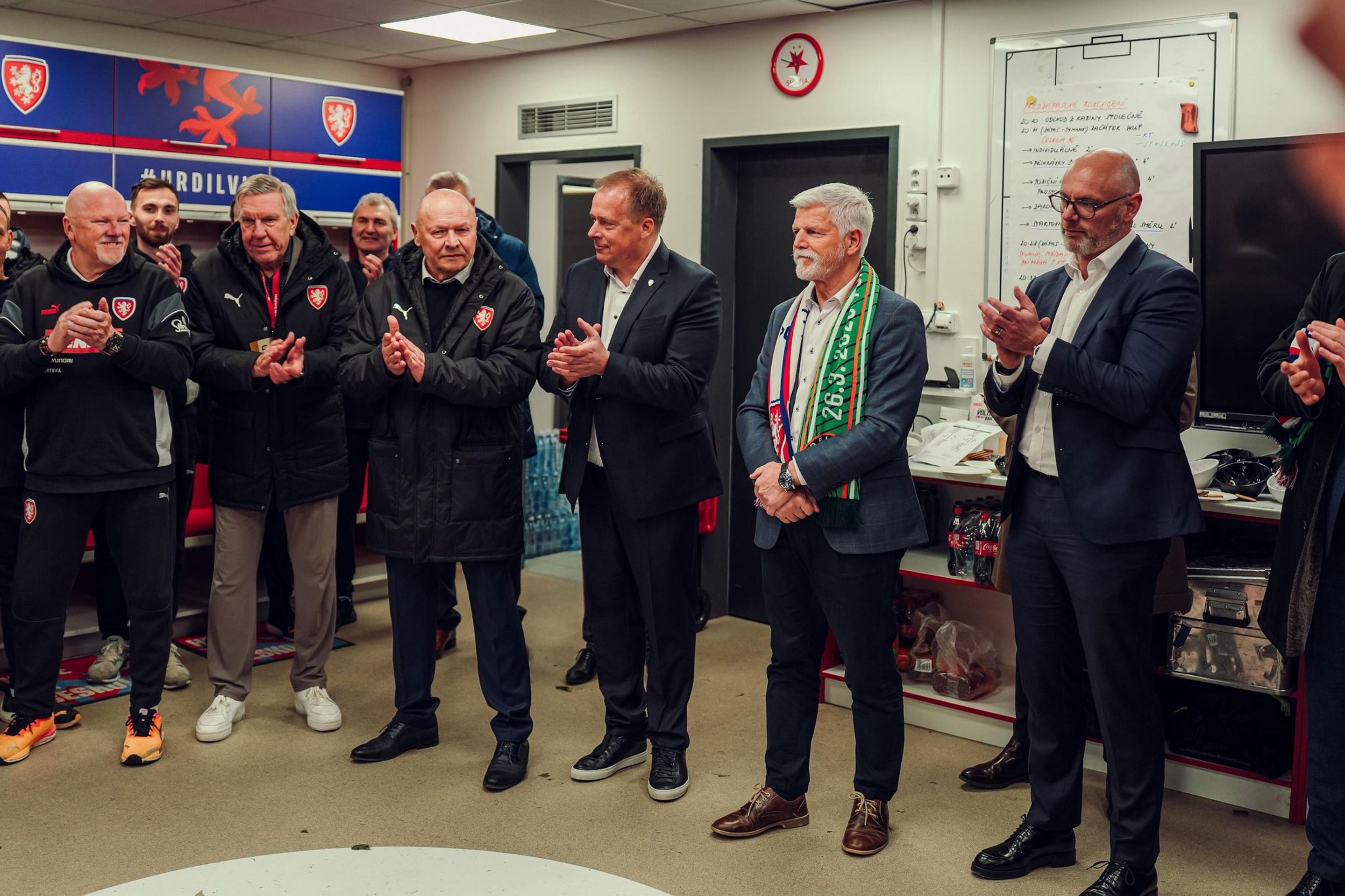 Prezident gratuloval českým fotbalistům k postupu - Prezident gratuloval českým fotbalistům k postupu (2/5)