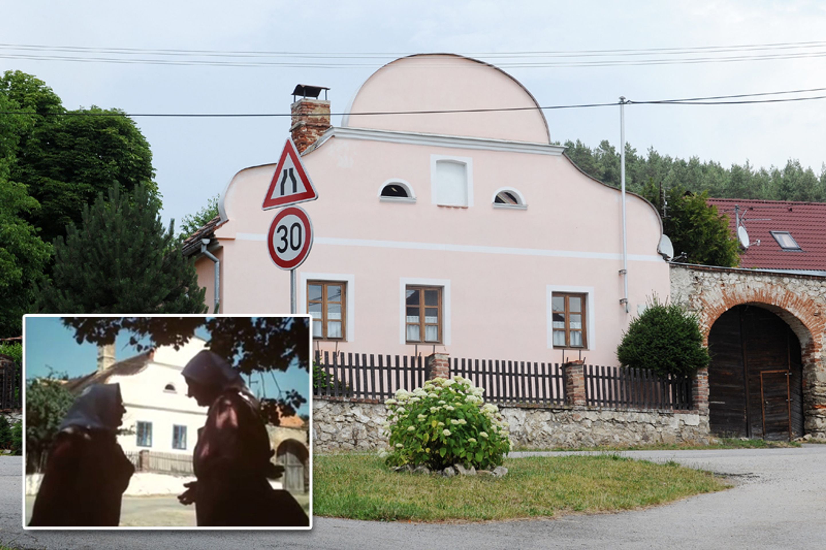 Filmová místa - Hoštice - 1 - GALERIE: Jak dnes vypadají Hoštice ze Slunce seno... (1/11)