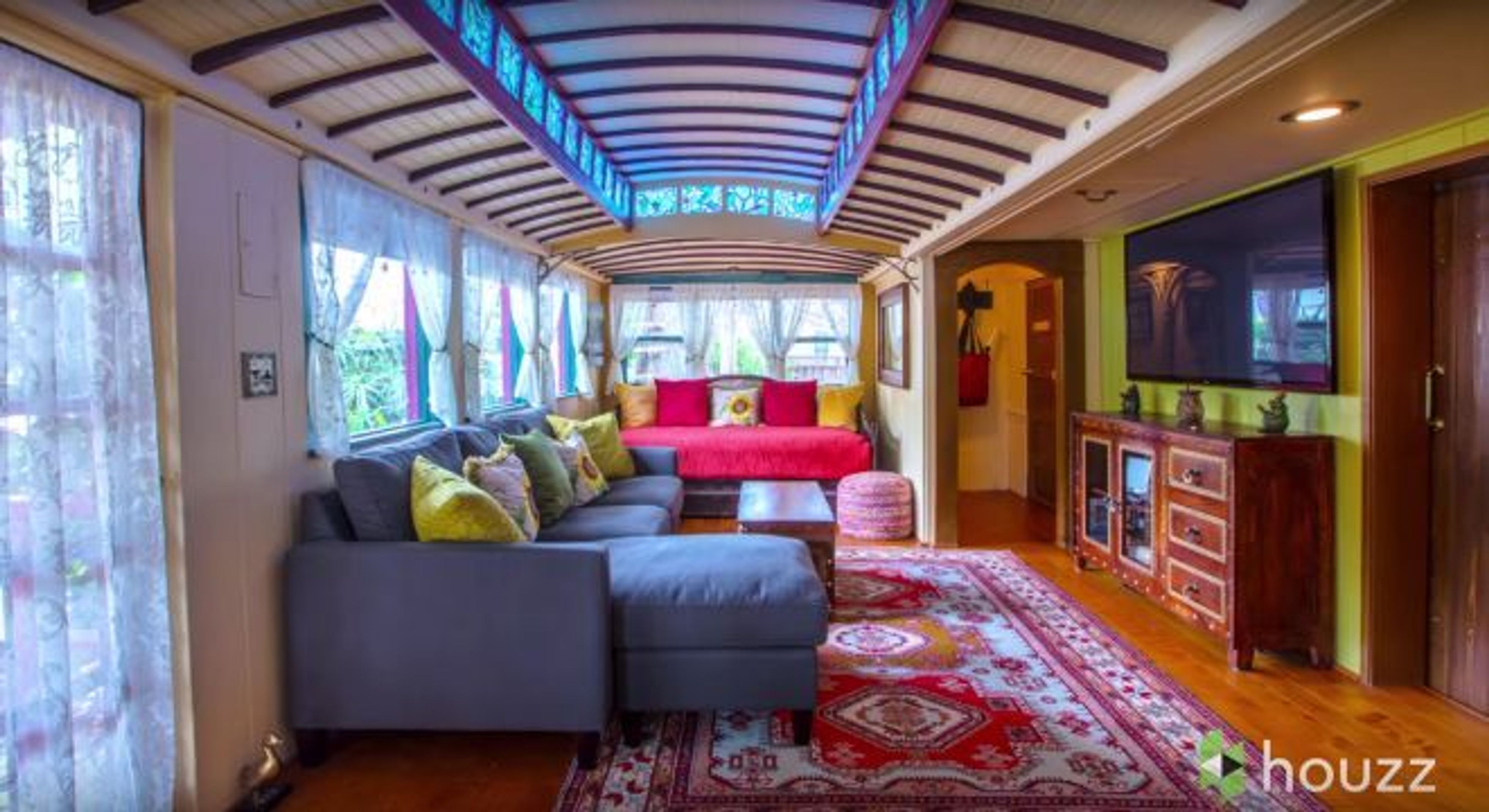 Bydlení z tramvajových vozů - 10 - GALERIE: Bydlení z tramvajových vozů (10/11)