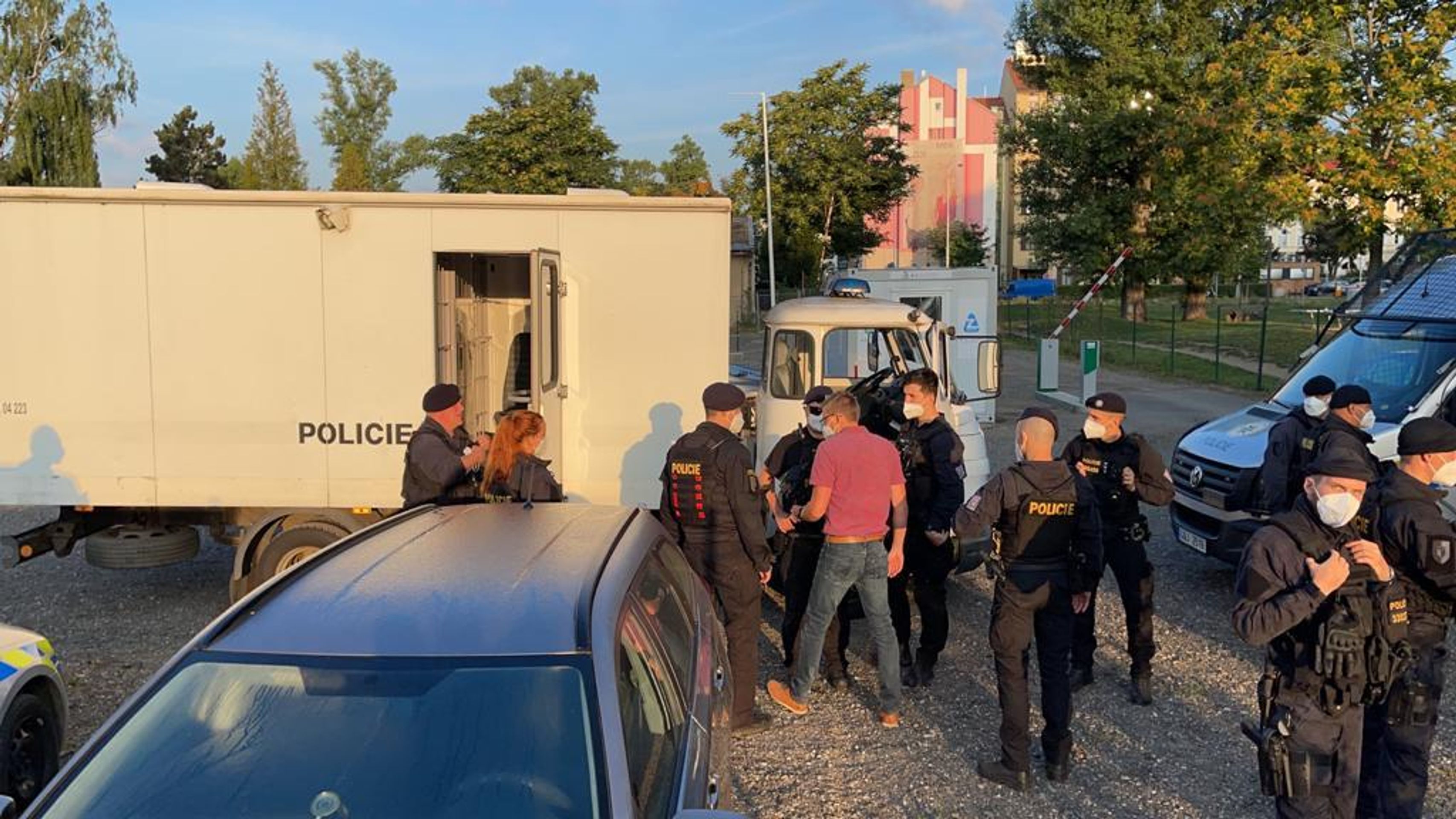 Dodávka s migranty ujížděla policii - 6 - GALERIE: Migranti utíkali před policií (21/26)