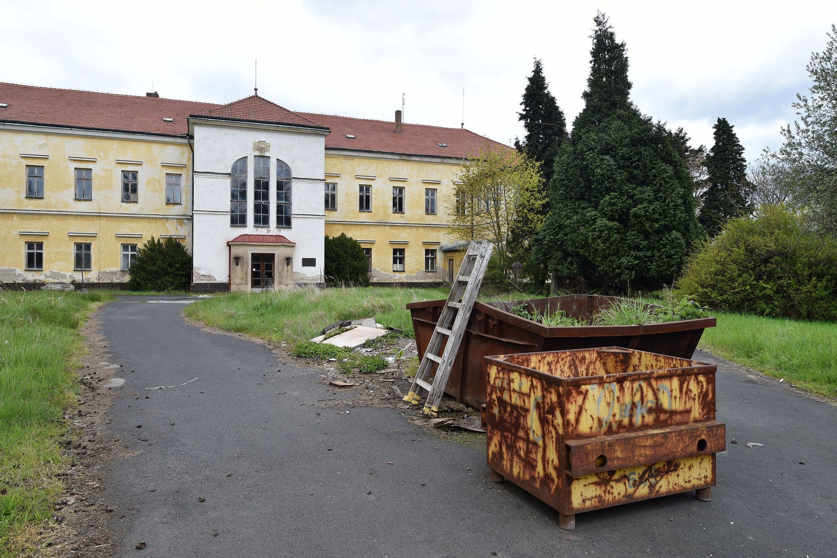 Bývalé Heydrichovo sídlo v Panenských Břežanech - 1 - GALERIE: Bývalé Heydrichovo sídlo v Panenských Břežanech (34/34)