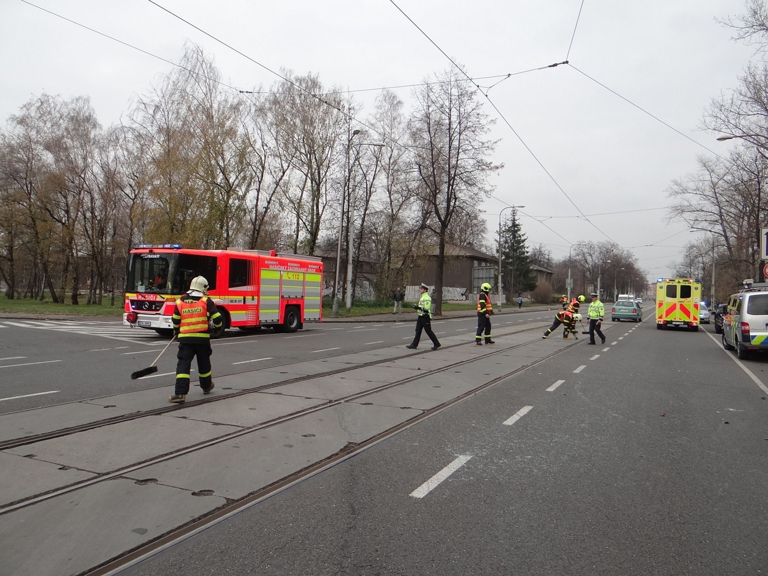 Nehoda tramvaje a auta v Ostravě - 4 - GALERIE: Nehoda tramvaje a auta v Ostravě (3/6)