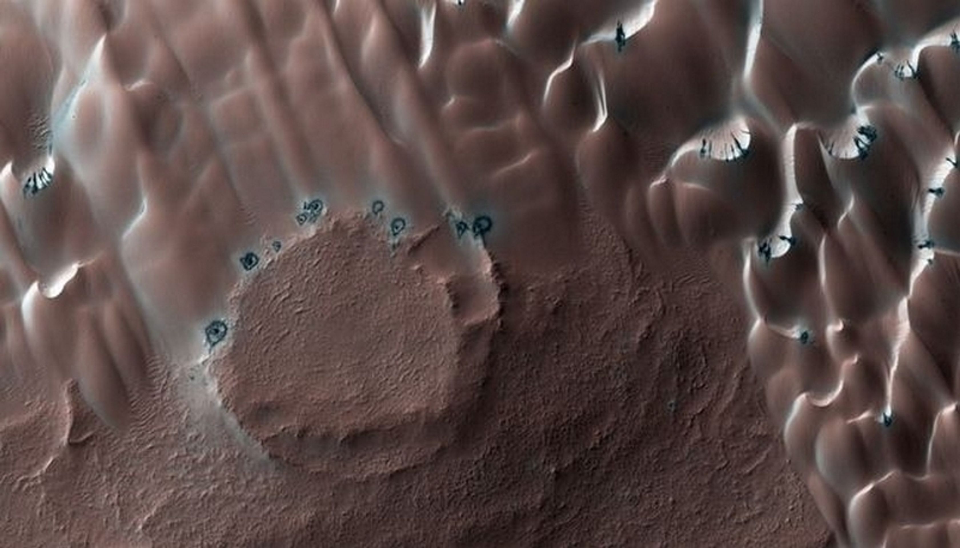 Úchvatné fotky Marsu - 21 - GALERIE: Úchvatné fotky Marsu (21/30)