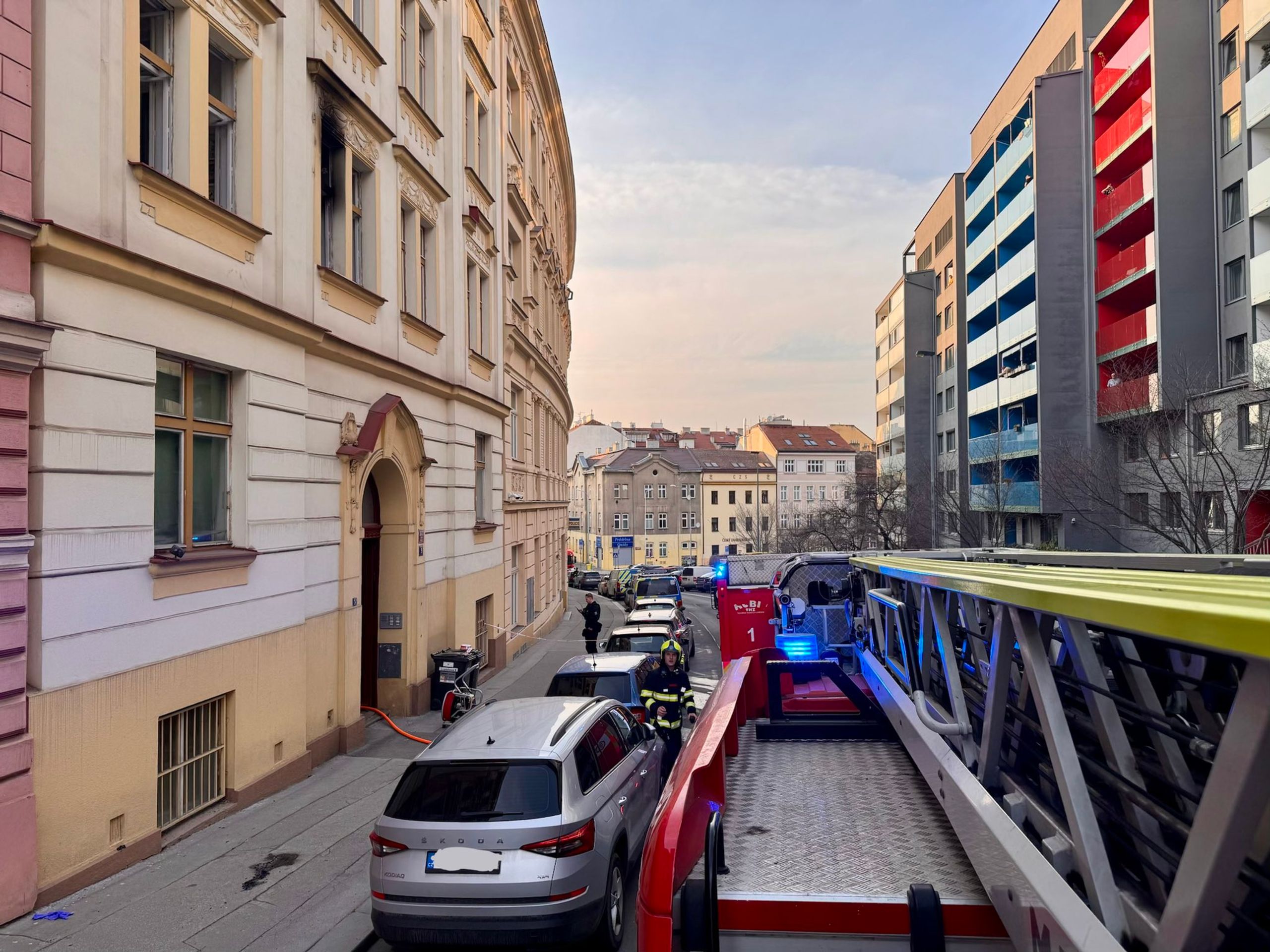 Požár bytu v Praze na Žižkově - Požár v pražské ulici Lupáčova (3/4)