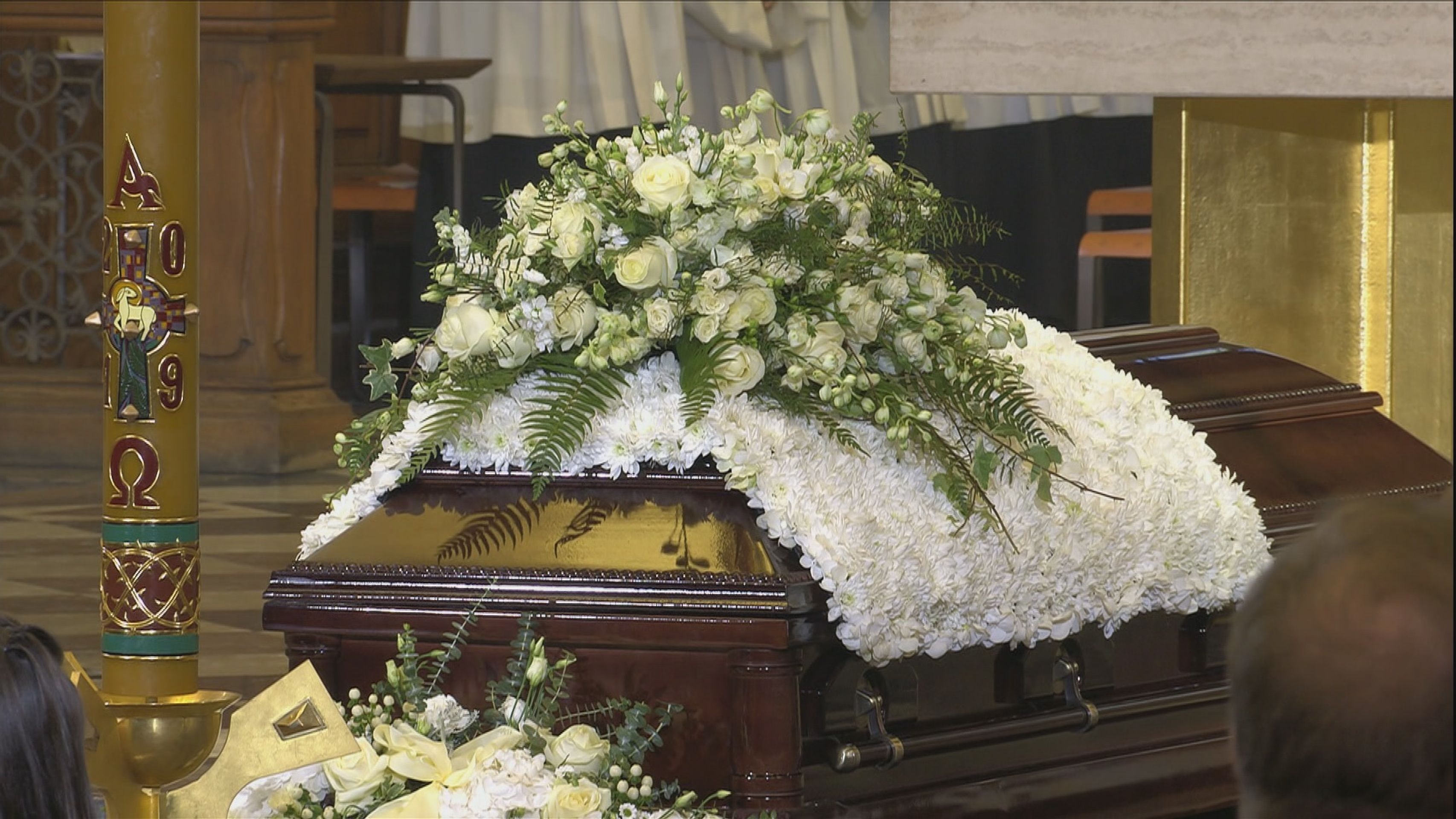 Rodina a hosté na pohřbu Karla Gotta - 2 - GALERIE: Zádušní mše za Karla Gotta (4/16)