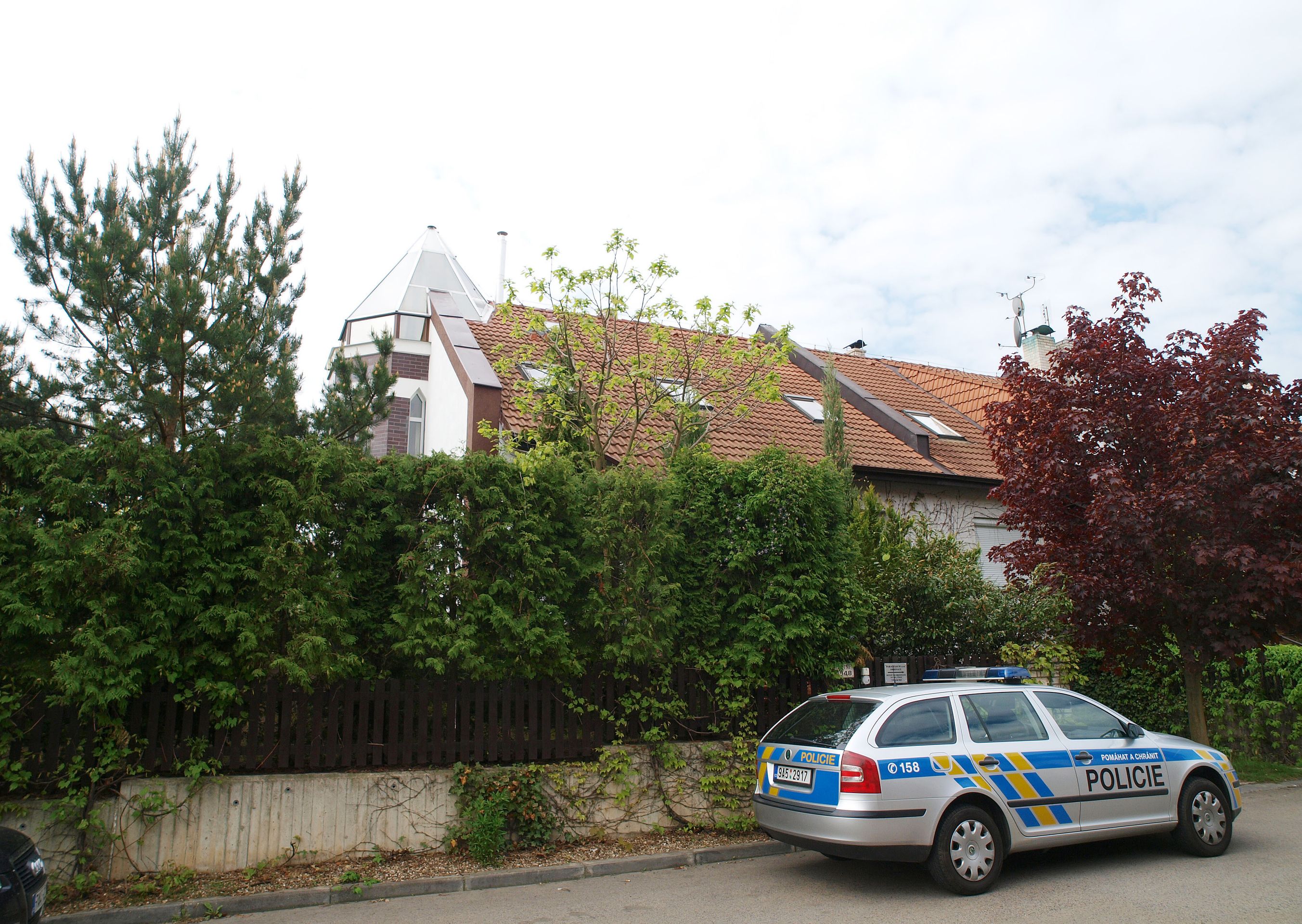 Policie prohledává dům Davida Ratha - 5 - Policie prohledává dům Davida Ratha (5/6)