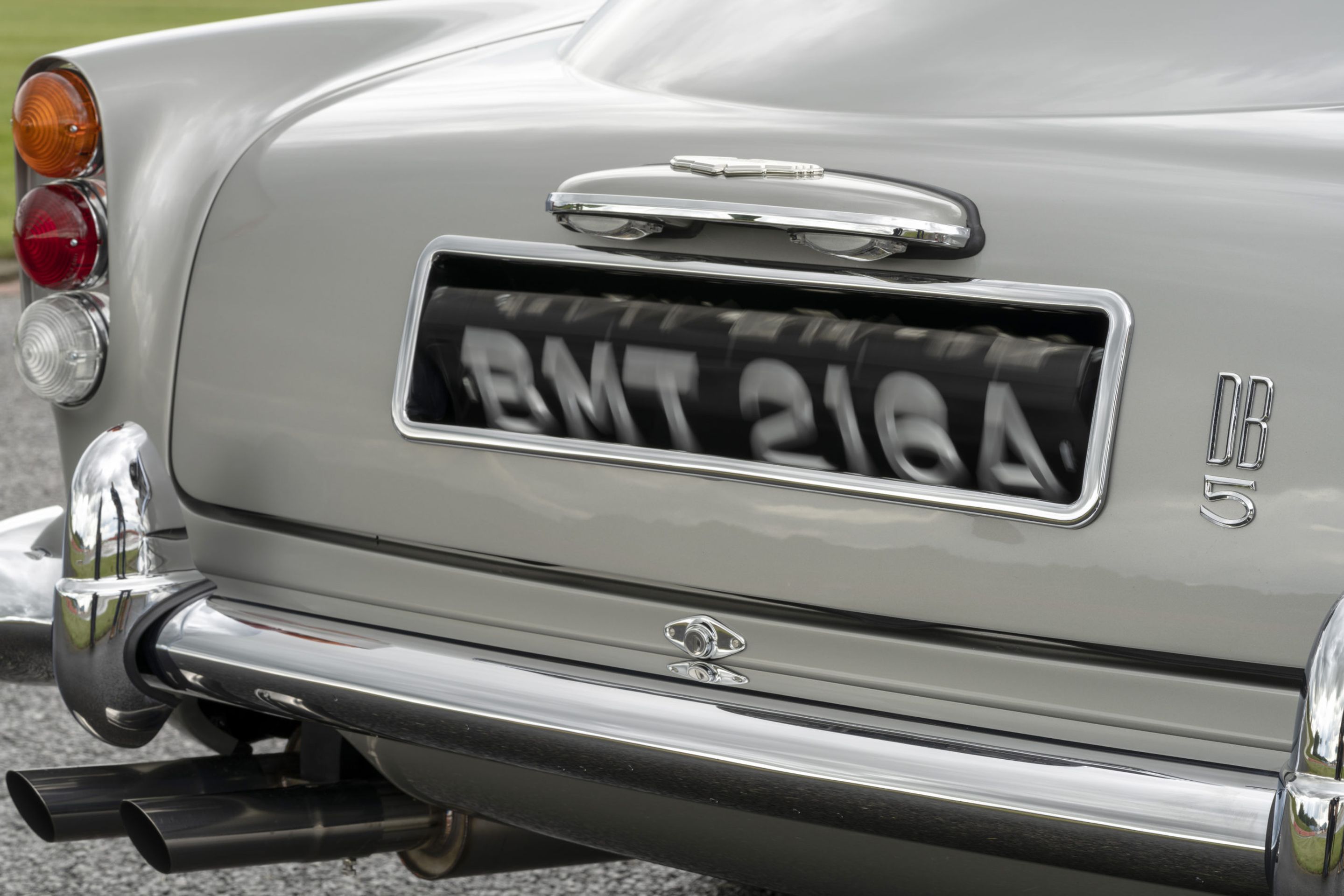 Aston Martin DB5 podle Jamese Bonda - 52 - Fotogalerie: Prohlédněte si výzbroj Aston Martin DB5 podle Jamese Bonda (20/32)