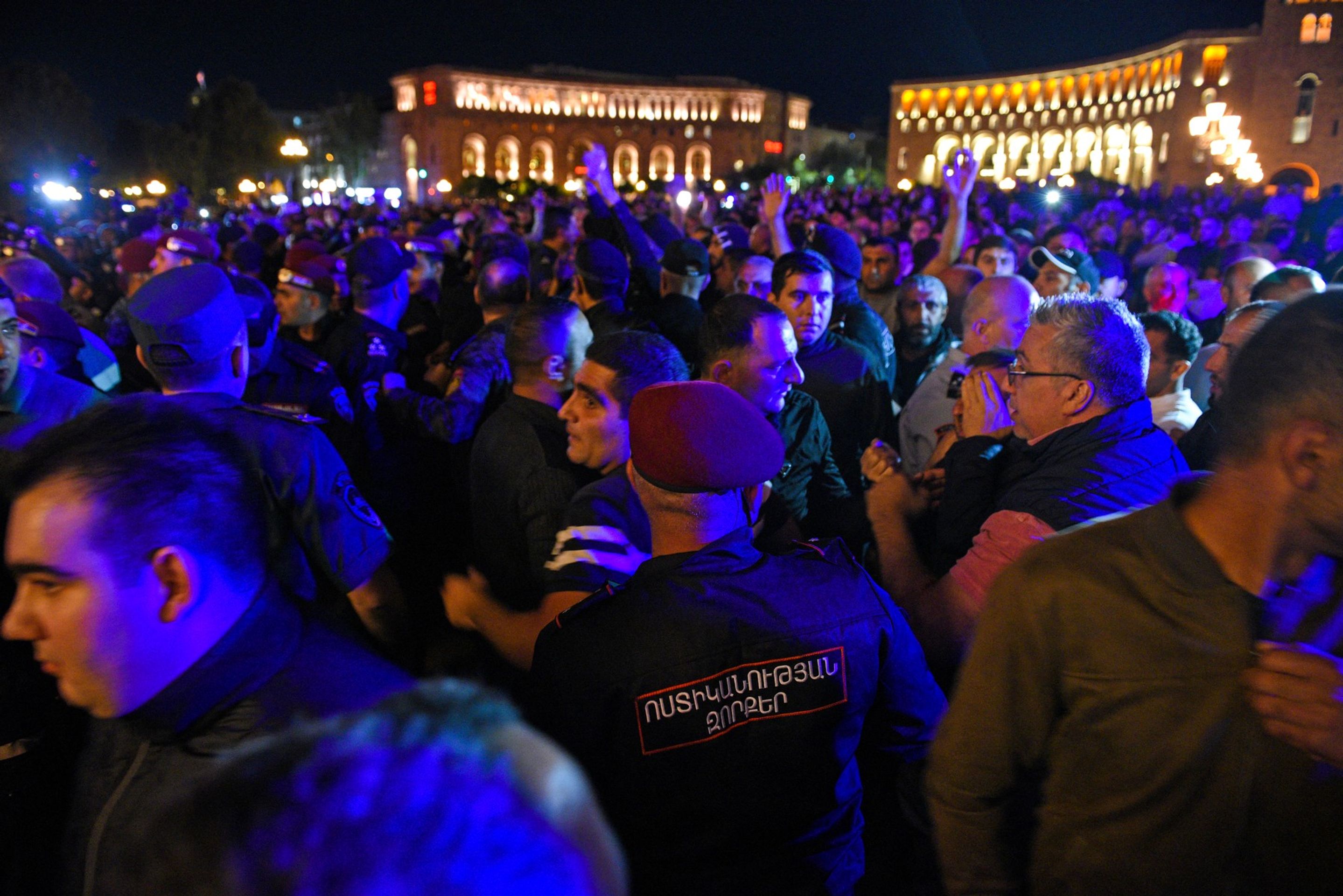 Demonstrace před vládní budovou v centru Jerevanu, 19. 9. 2023 (1) - Konflikt v Náhorním Karabachu (2/5)
