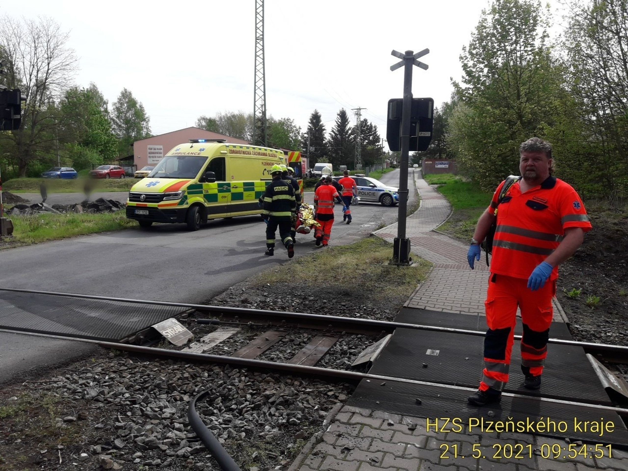 Vlak se srazil s dodávkou - 3 - GALERIE: Srážka dodávky a vlaku na Plzeňsku (1/3)