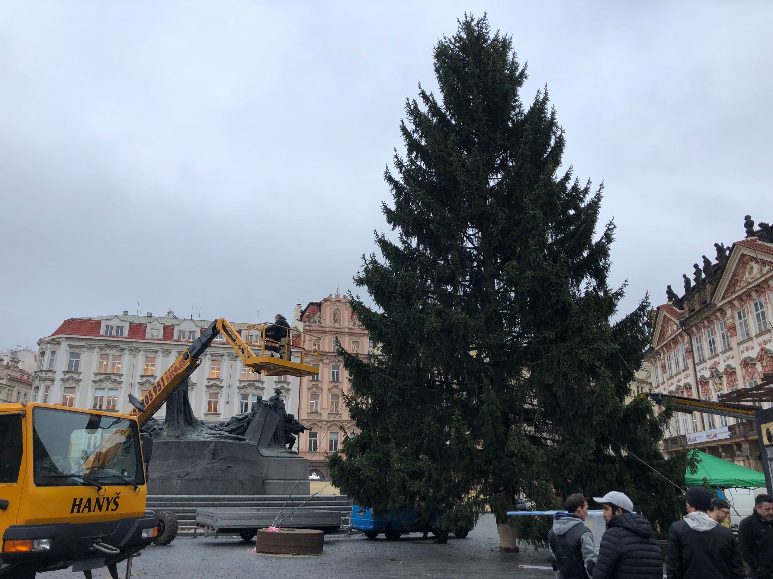 Vánoční strom na Staroměstském náměstí - 5 - GALERIE: Vánoční strom na Staroměstském náměstí (5/7)