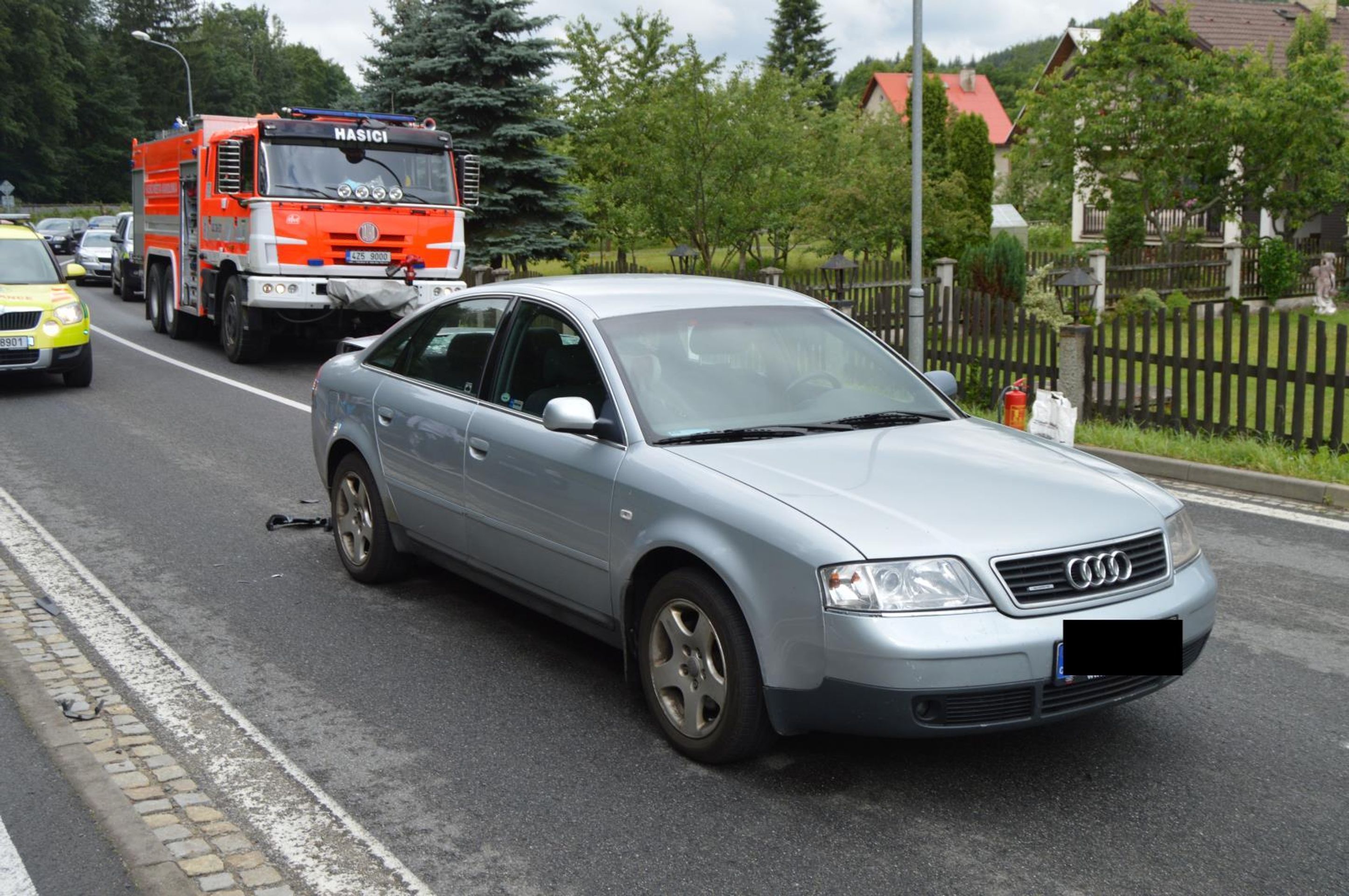 Spolujezdkyně se vážně zranila při nehodě motorky - 3 - GALERIE: Vážná nehoda na Vsetínsku (6/8)
