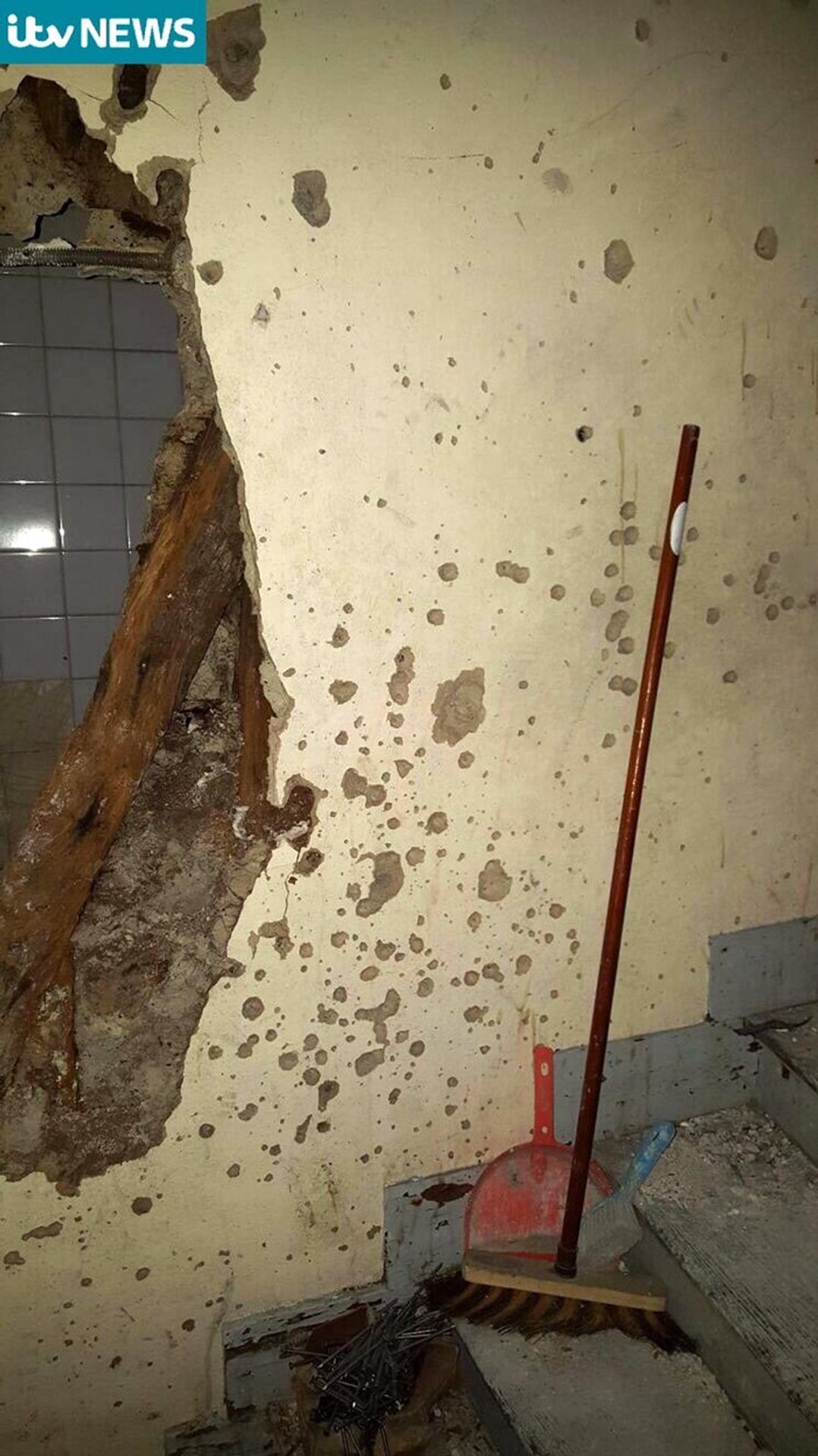 V tomto bytě se schovávali teroristi, policie v něm vystřílela tisíce střel - 3 - GALERIE: V tomto bytě se schovávali teroristi, policie v něm vystřílela tisíce střel (3/5)