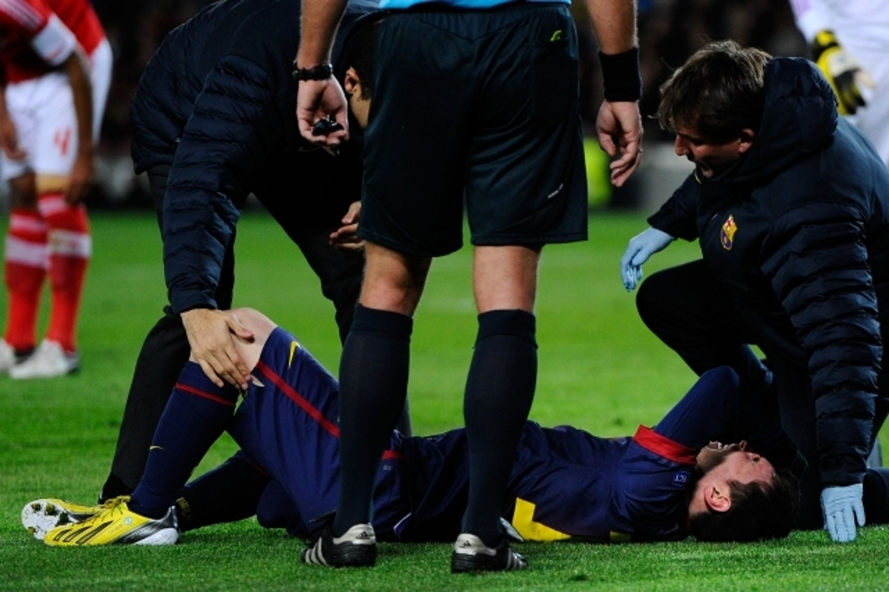 Messi se zranil v LM - 5 - GALERIE: Messi se zranil v Lize mistrů (7/13)