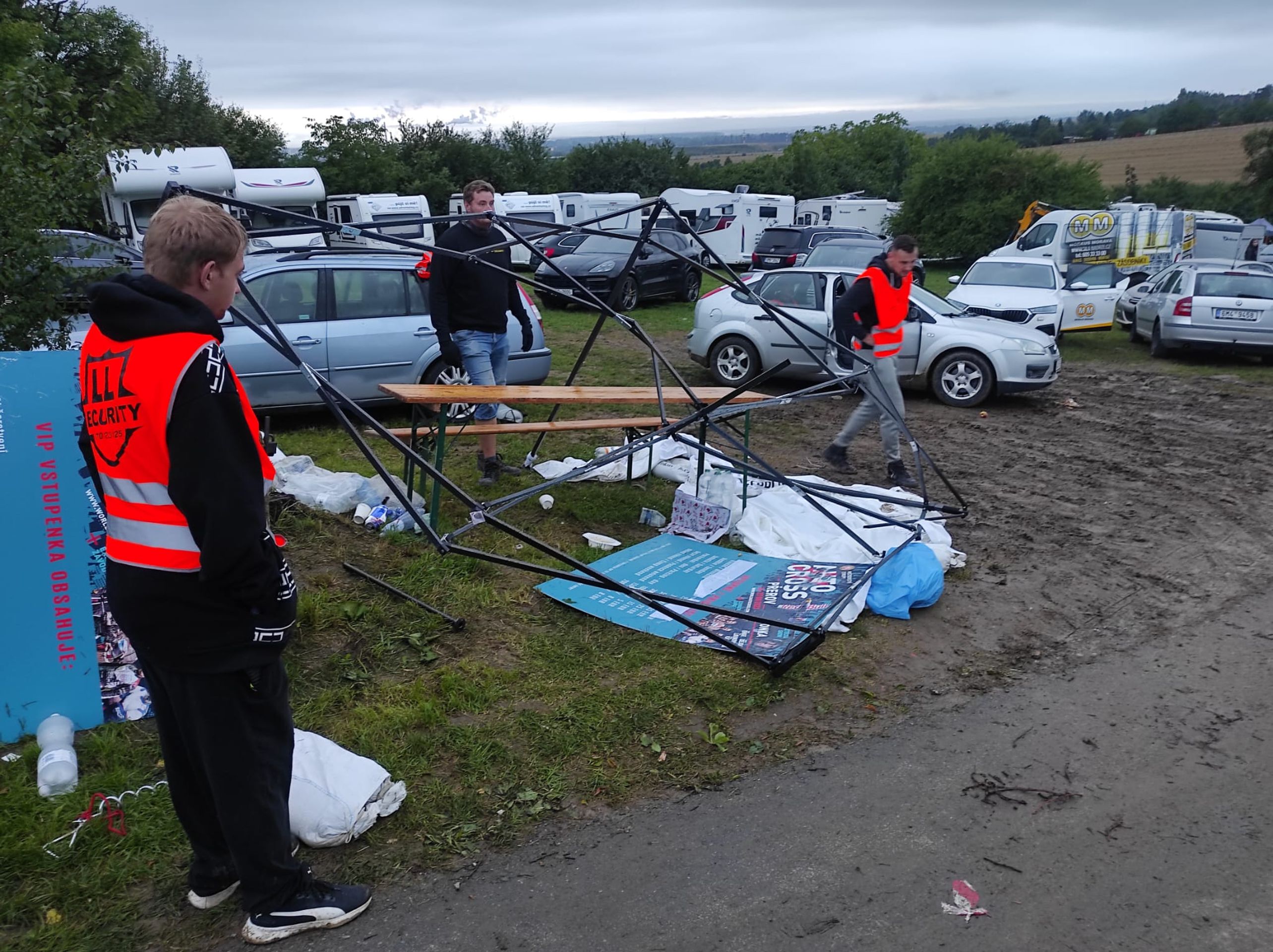 Bouřky poničily i autocrossový areál na Přerovsku - Česko poničily silné bouřky (3/10)