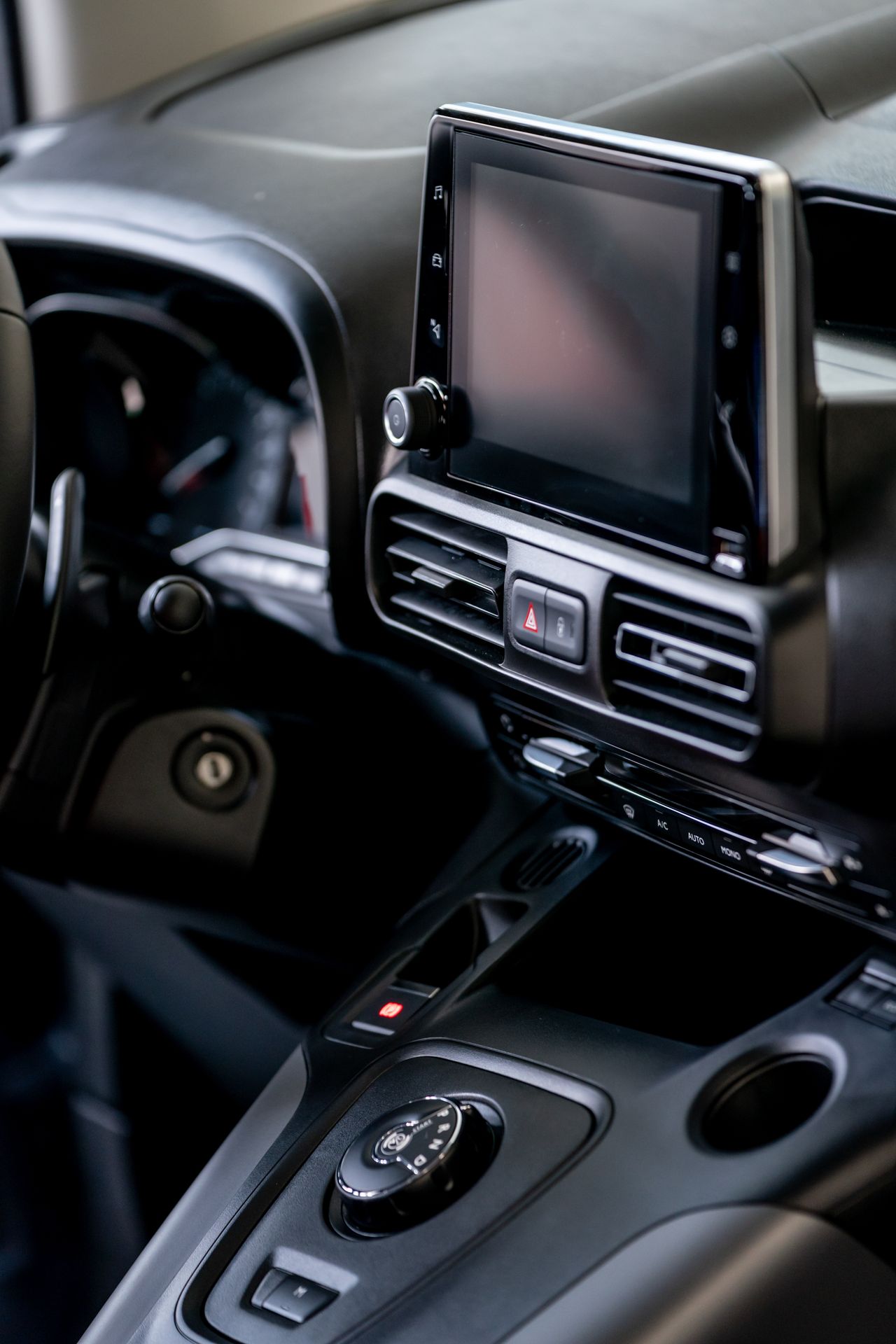 Toyota Proace City - 52 - Fotogalerie: Toyota Proace City jako dodávka i auto pro rodinu (26/28)