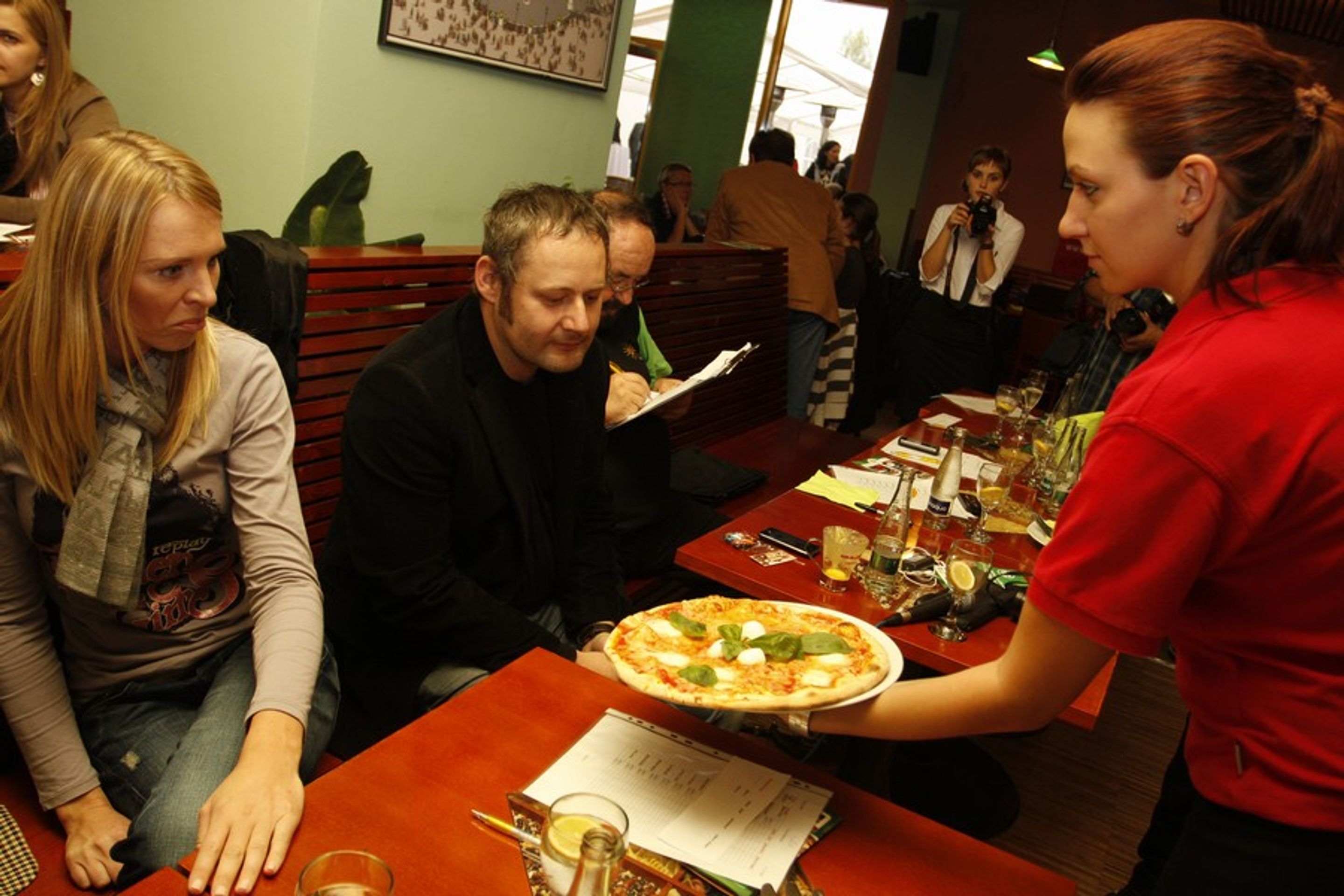 V Praze se dnes soutěžilo v přípravě italské pizzy-10 - GALERIE: Pizza (16/18)