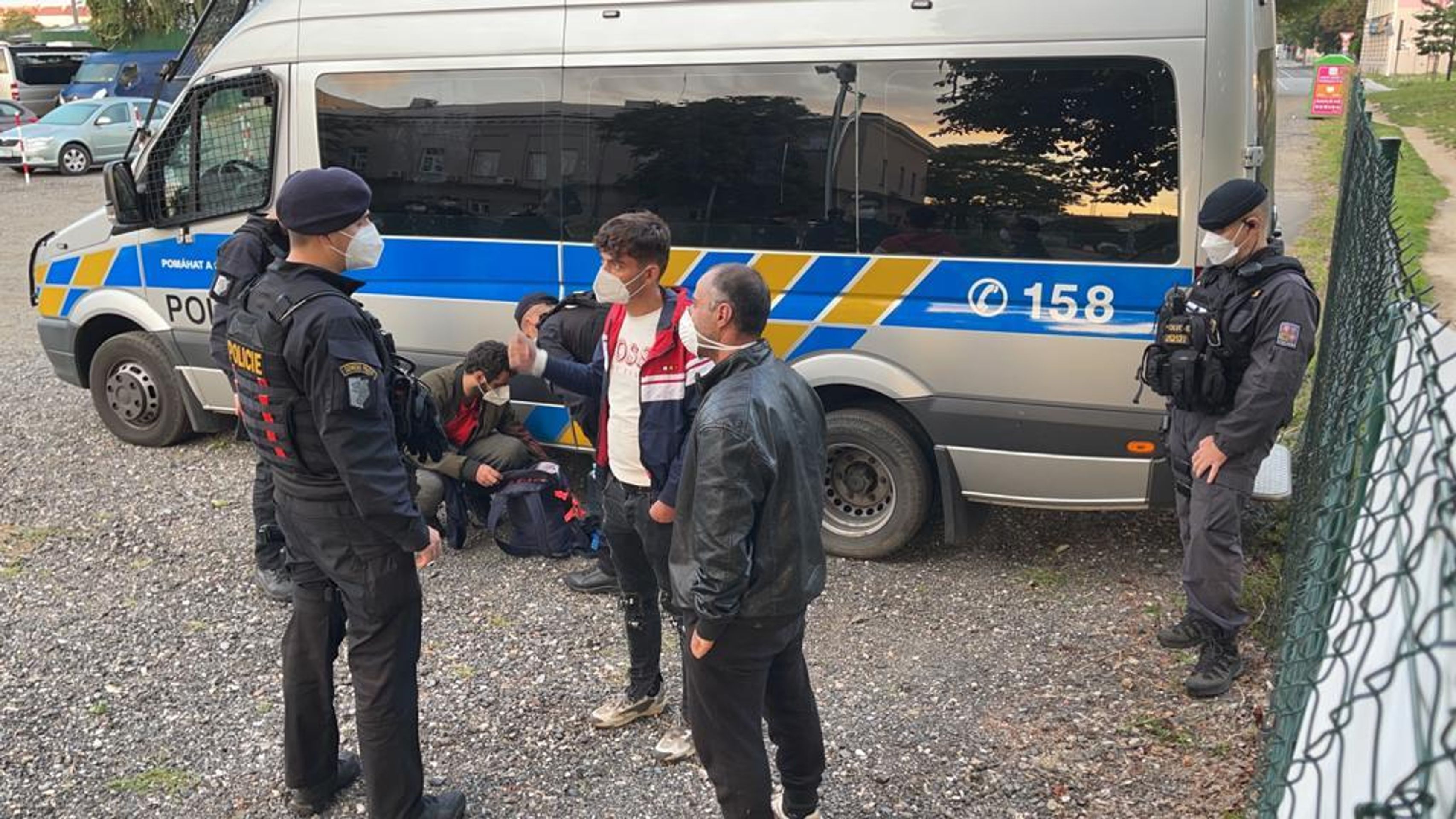 Dodávka s migranty ujížděla policii - 7 - GALERIE: Migranti utíkali před policií (20/26)