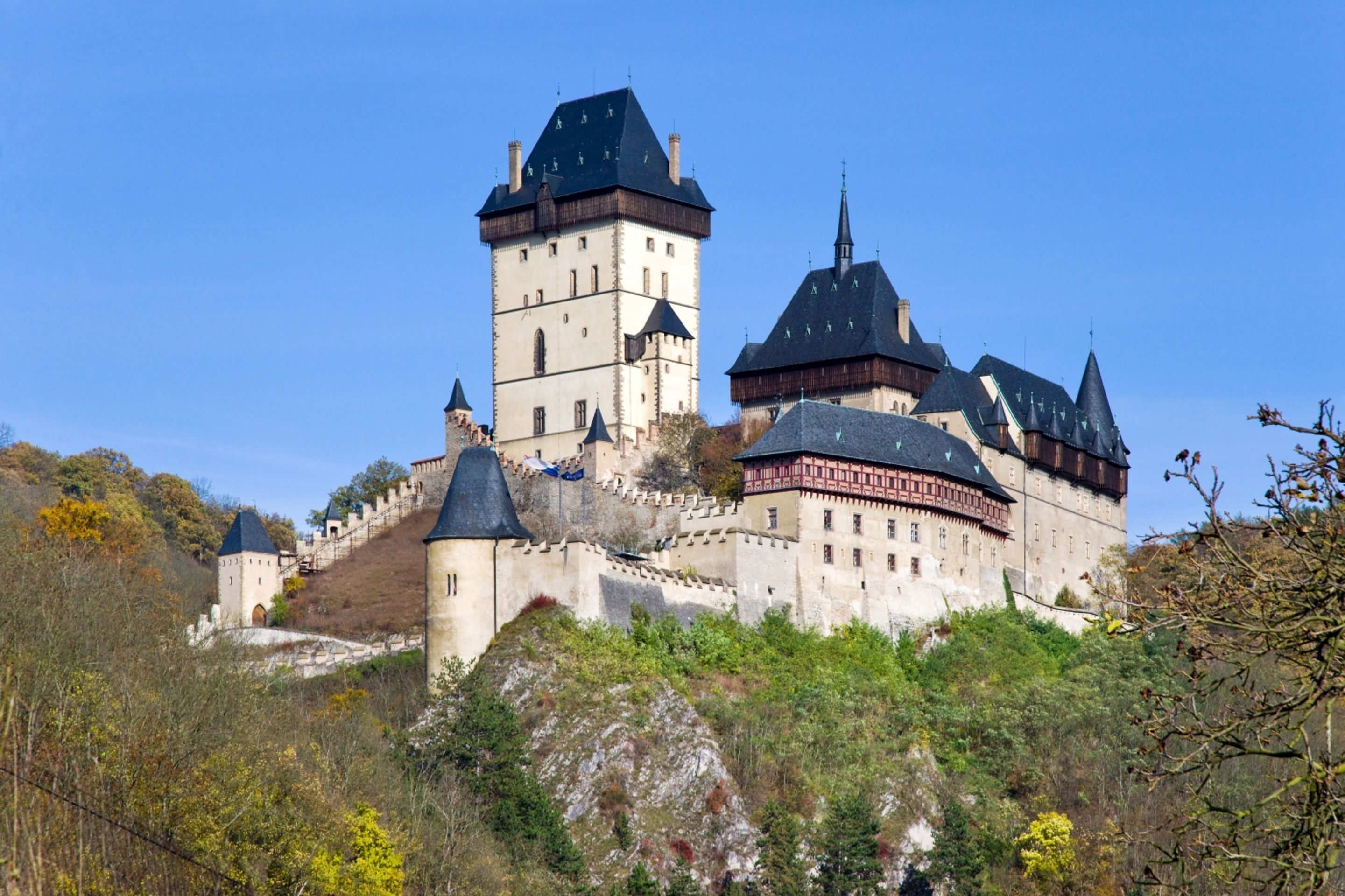 Hrad Karlštejn - TOP 10 turistických cílů dle krajů (4/28)