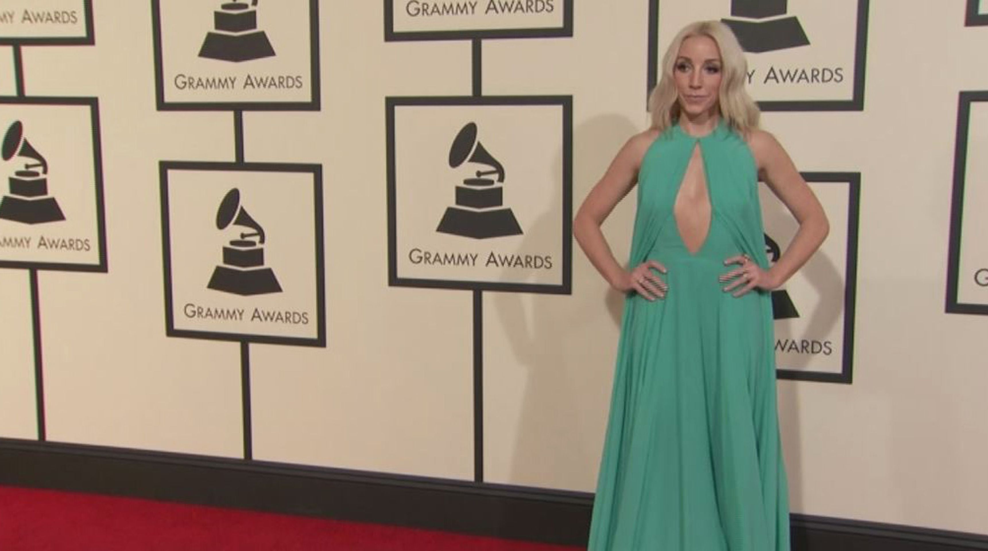 Móda na Grammy Awards 2016 - Ashley Monroe - GALERIE: Móda na Grammy Awards 2016 (10/21)