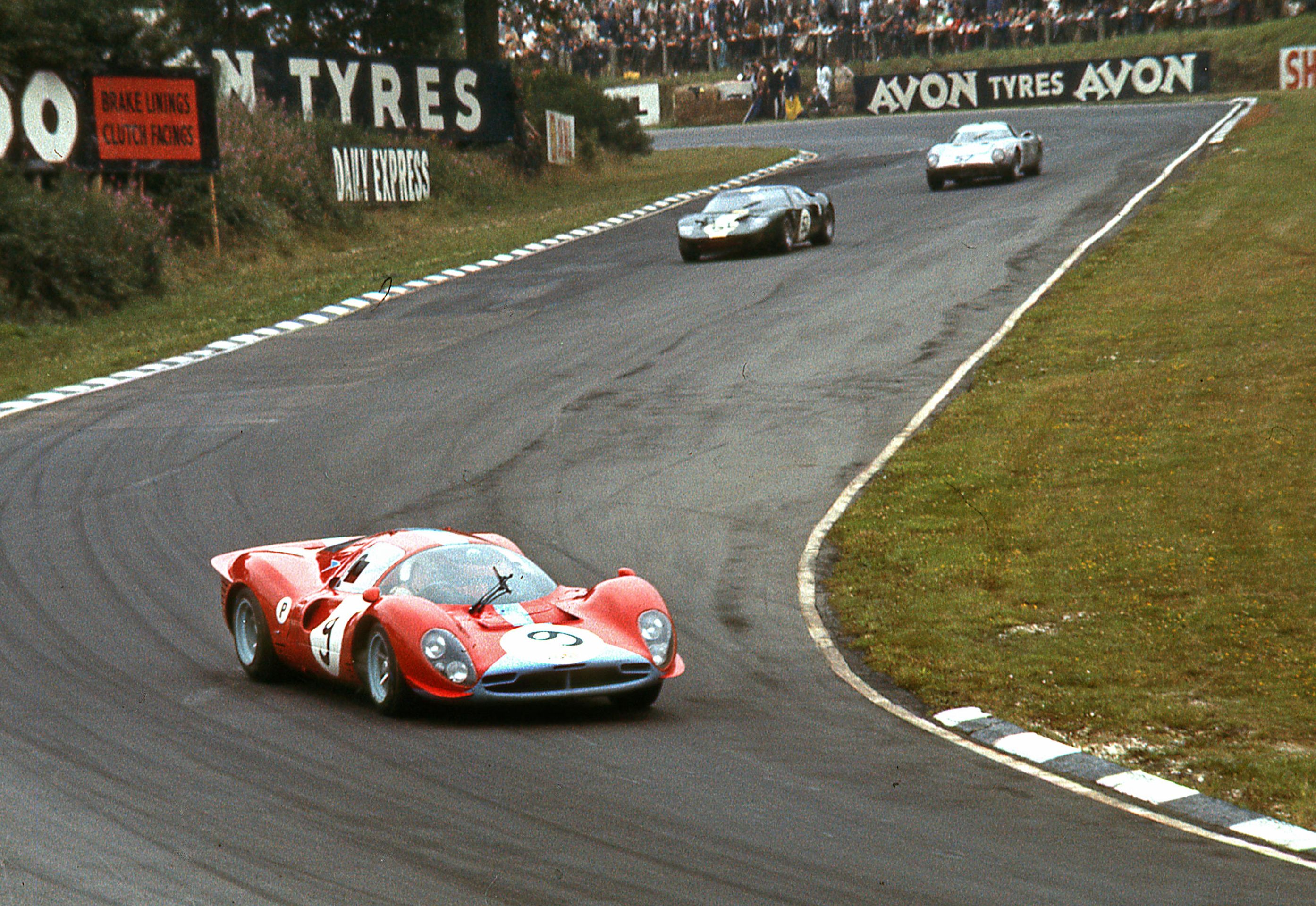 Vzácné Ferrari 412P z roku 1967 - Jeden z nejvzácnějších závodních vozů jde do dražby (18/18)