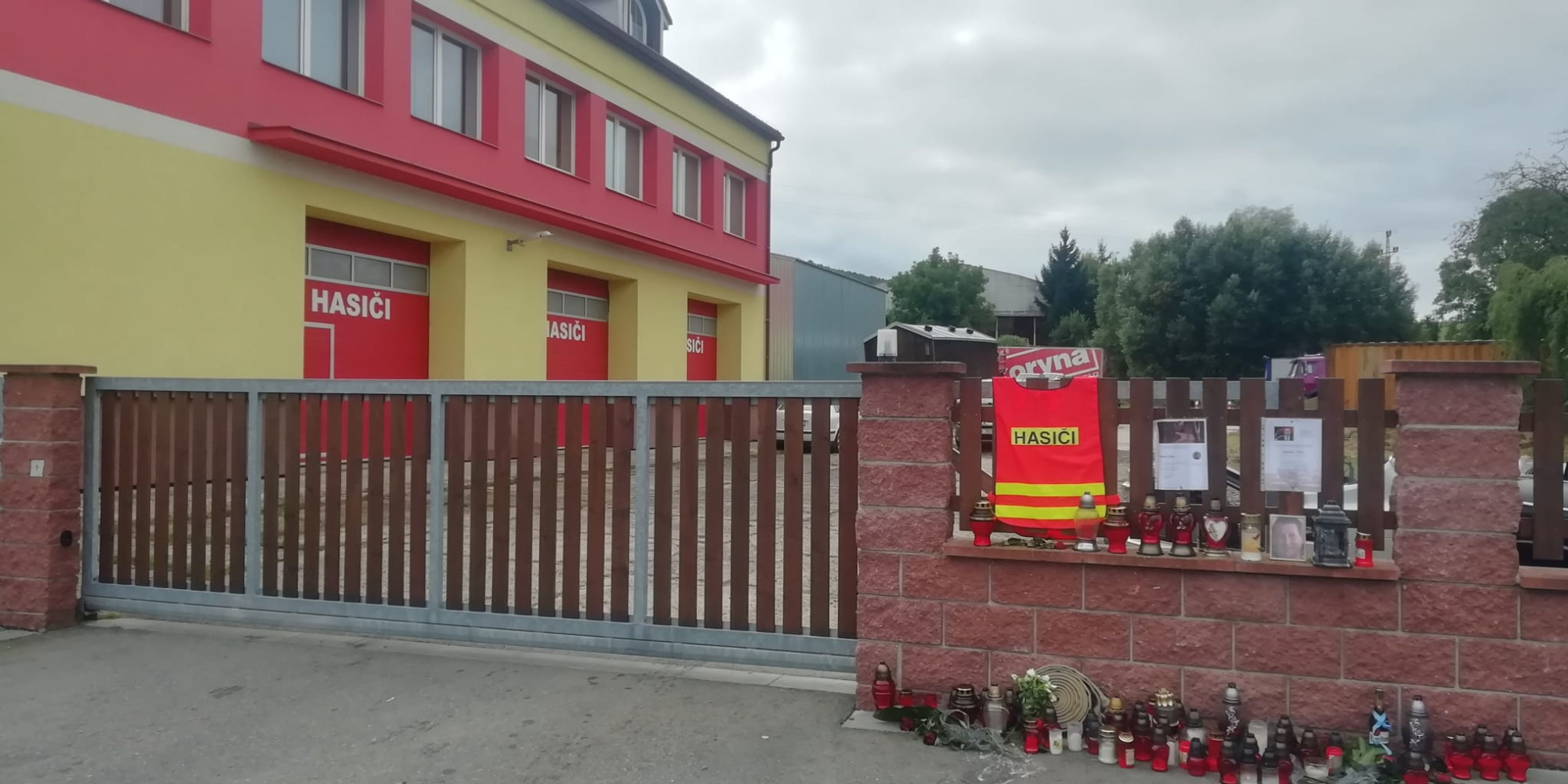 Pieta - Hasiči po celém Česku uctili zesnulé kolegy z Koryčan (3/11)